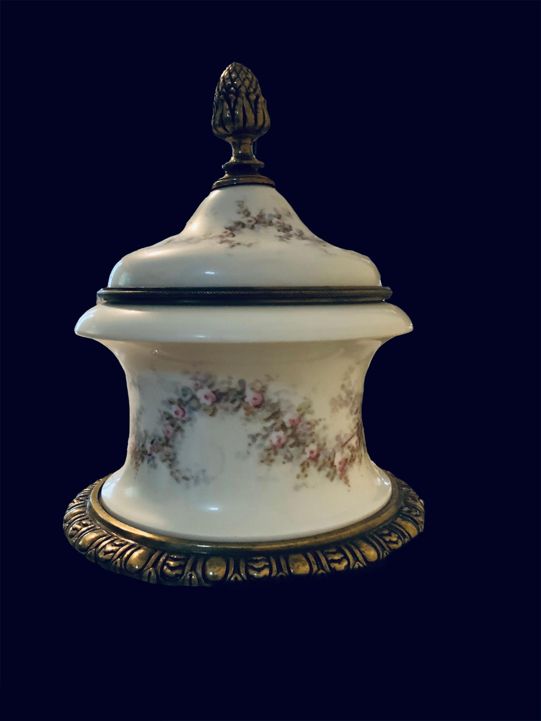 Large French Sevres Bronze Mounted Hand Painted Porcelain Lidded Urn In Good Condition For Sale In Guaynabo, PR
