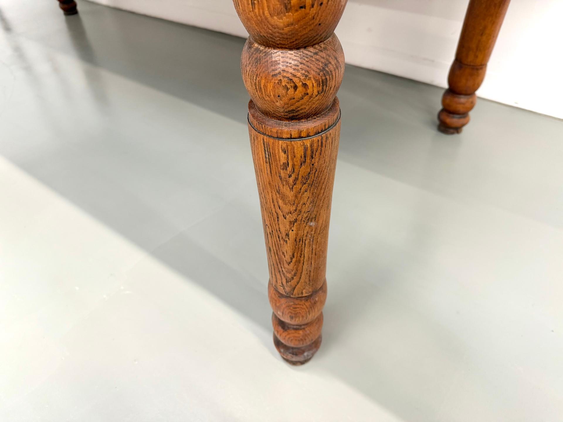 Grande table française en pin massif, vers 1950 en vente 3