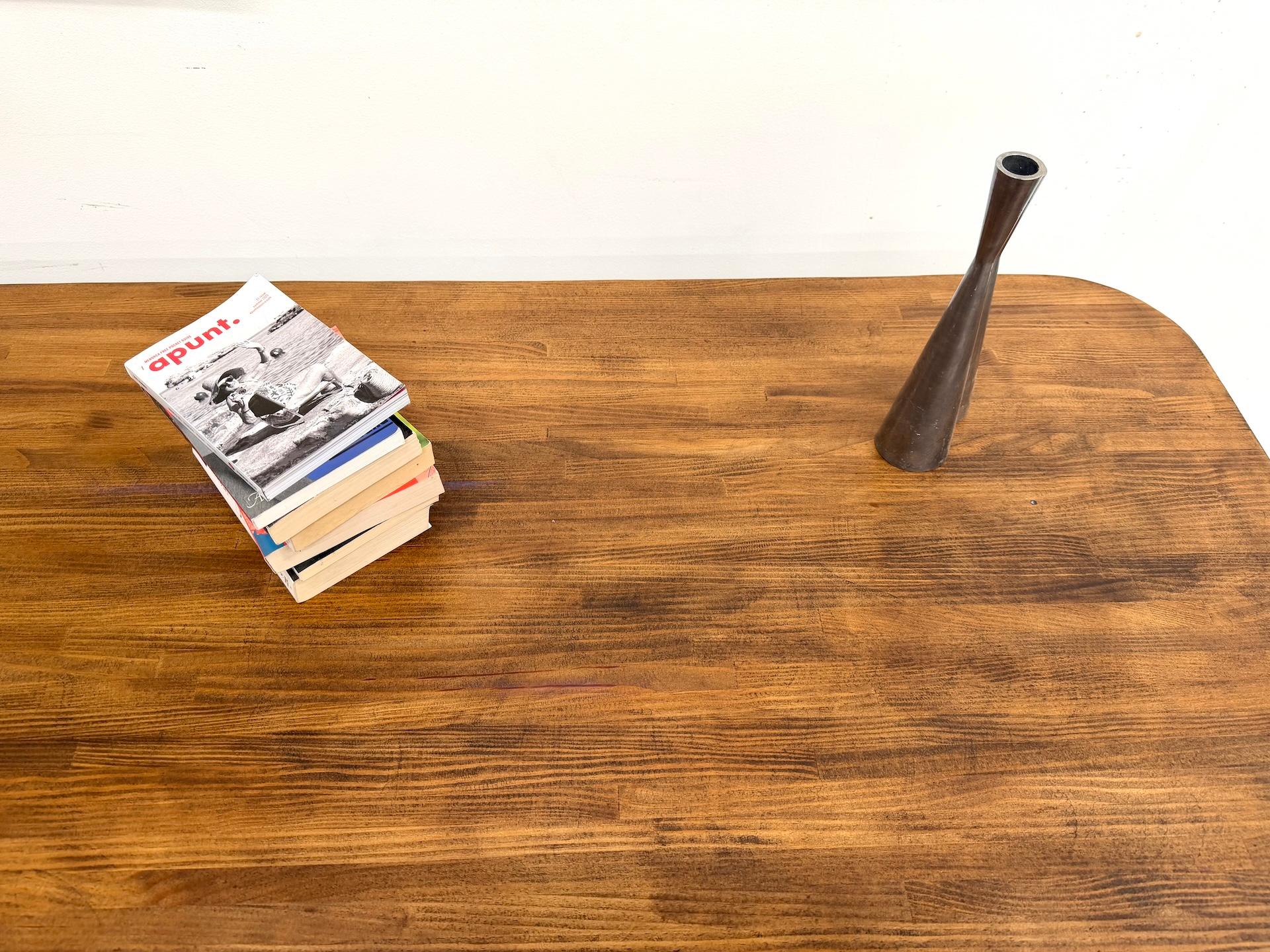 Grande table française en pin massif, vers 1950 en vente 7