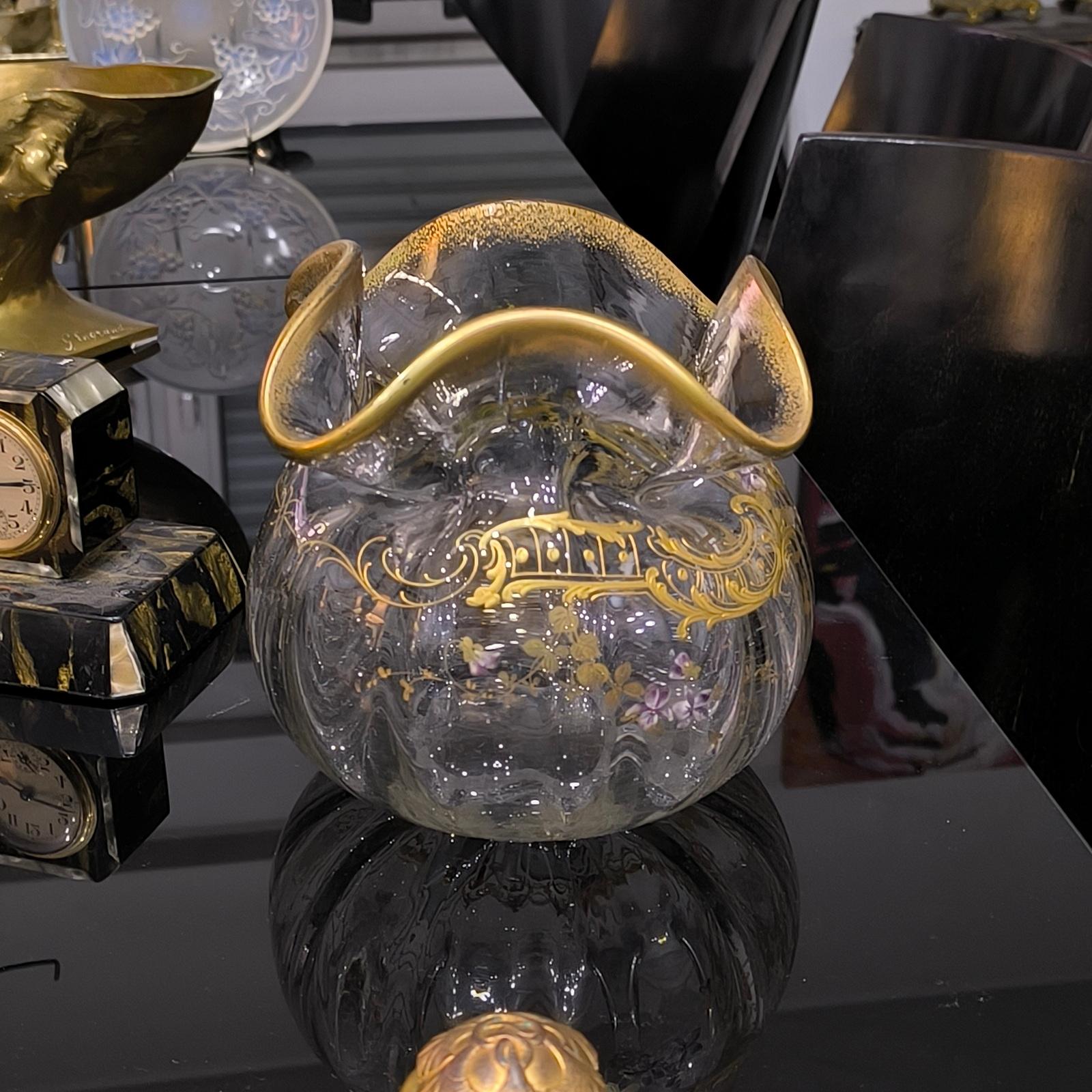 Art nouveau Grand bol en cristal de St Louis avec décoration florale dorée et émaillée en vente