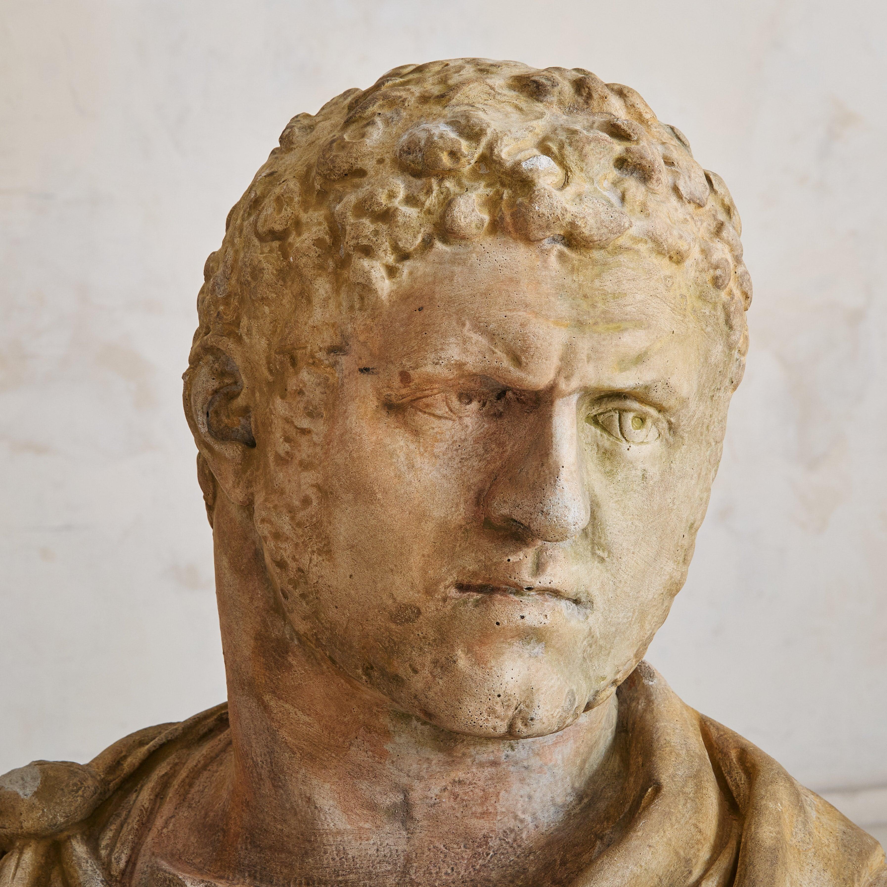 Néo-classique Grand buste d'empereur Caracalla en pierre française, années 1940 en vente