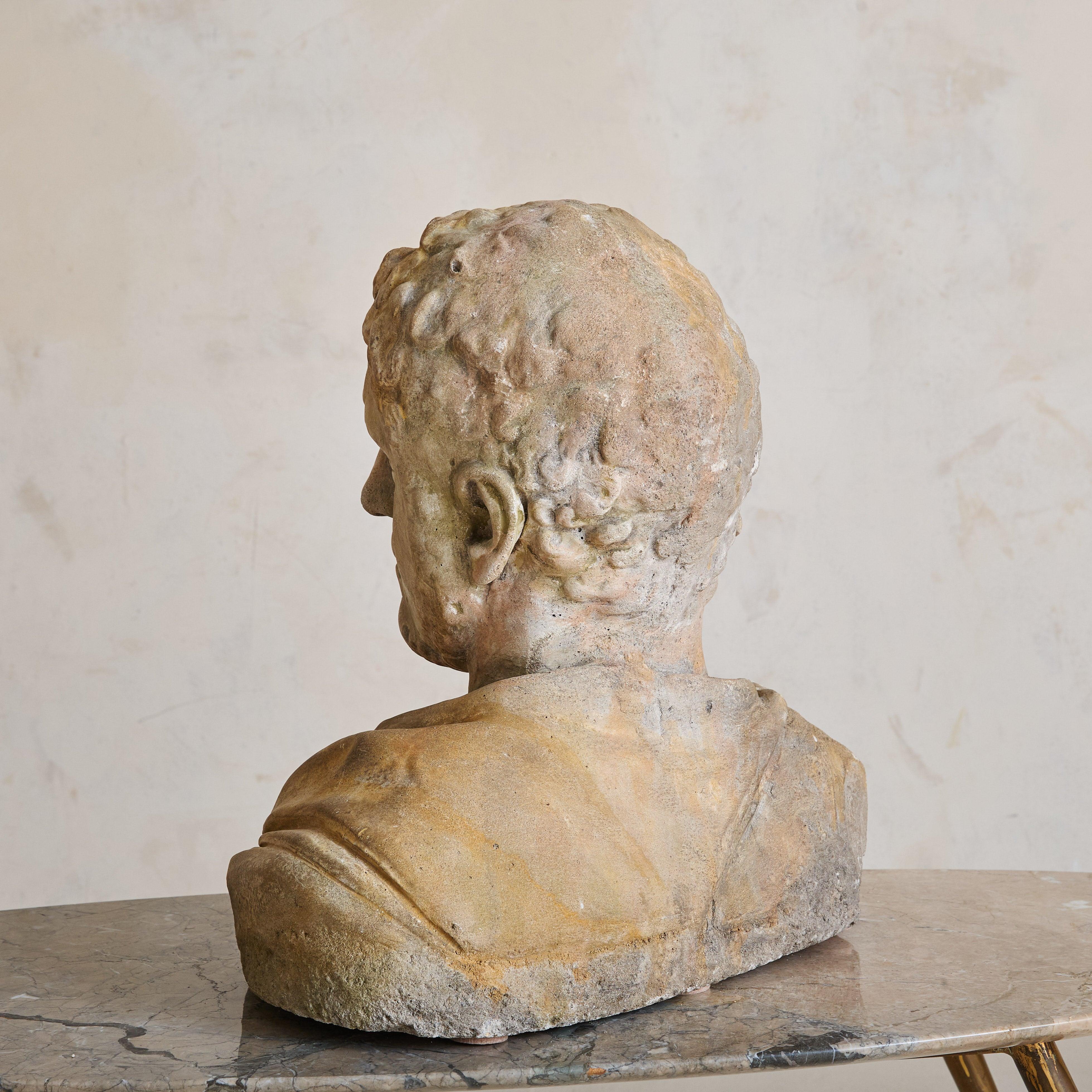 Français Grand buste d'empereur Caracalla en pierre française, années 1940 en vente