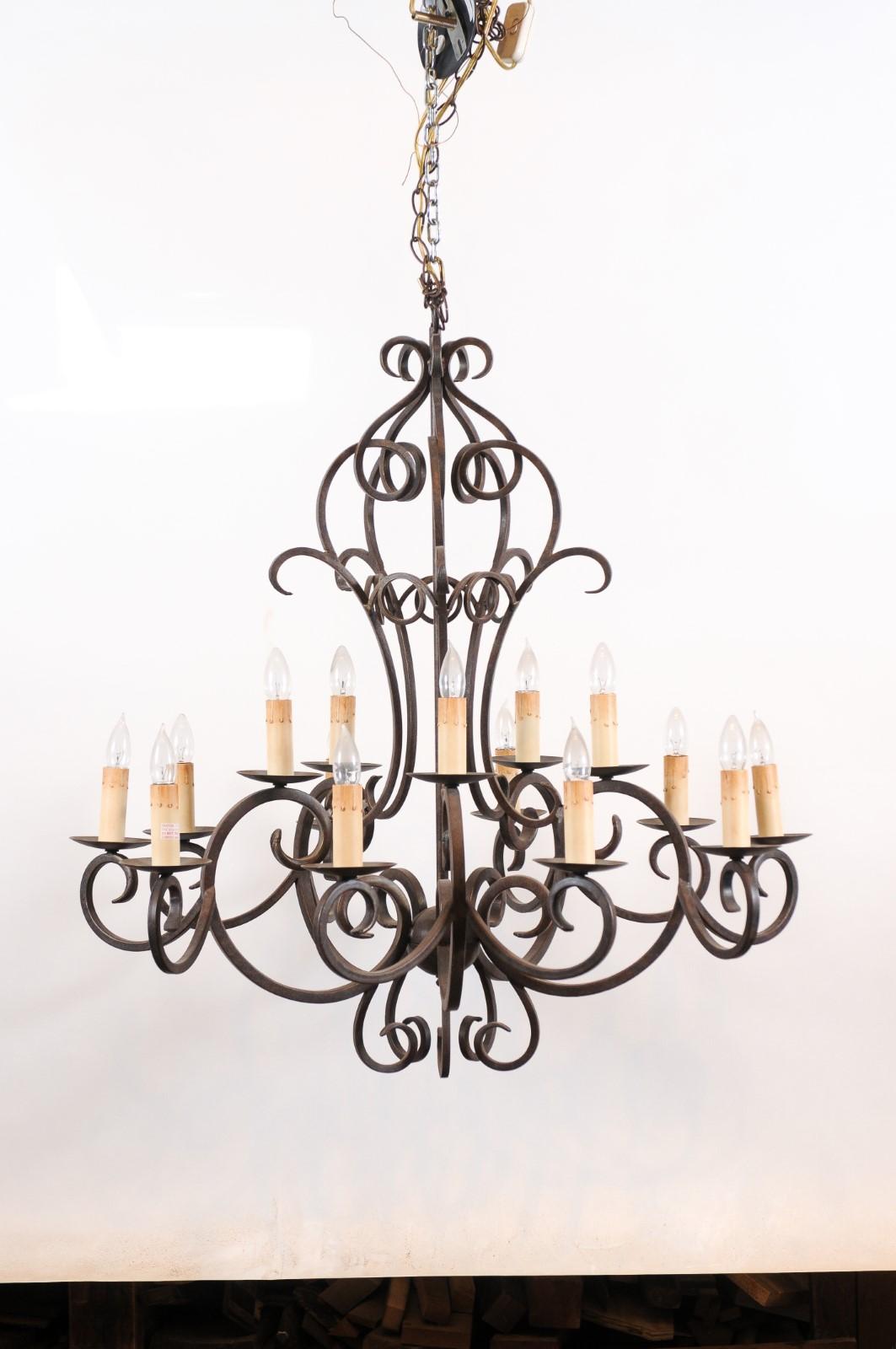 Large French Style Iron Chandelier with 15 Lights, Reproduction en vente 6