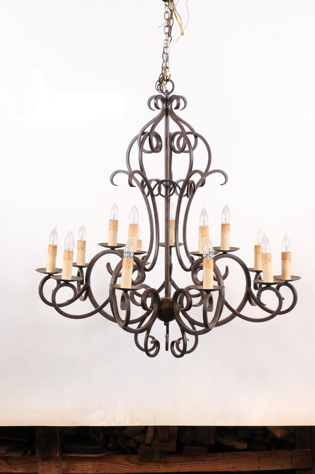 Large French Style Iron Chandelier with 15 Lights, Reproduction en vente 7