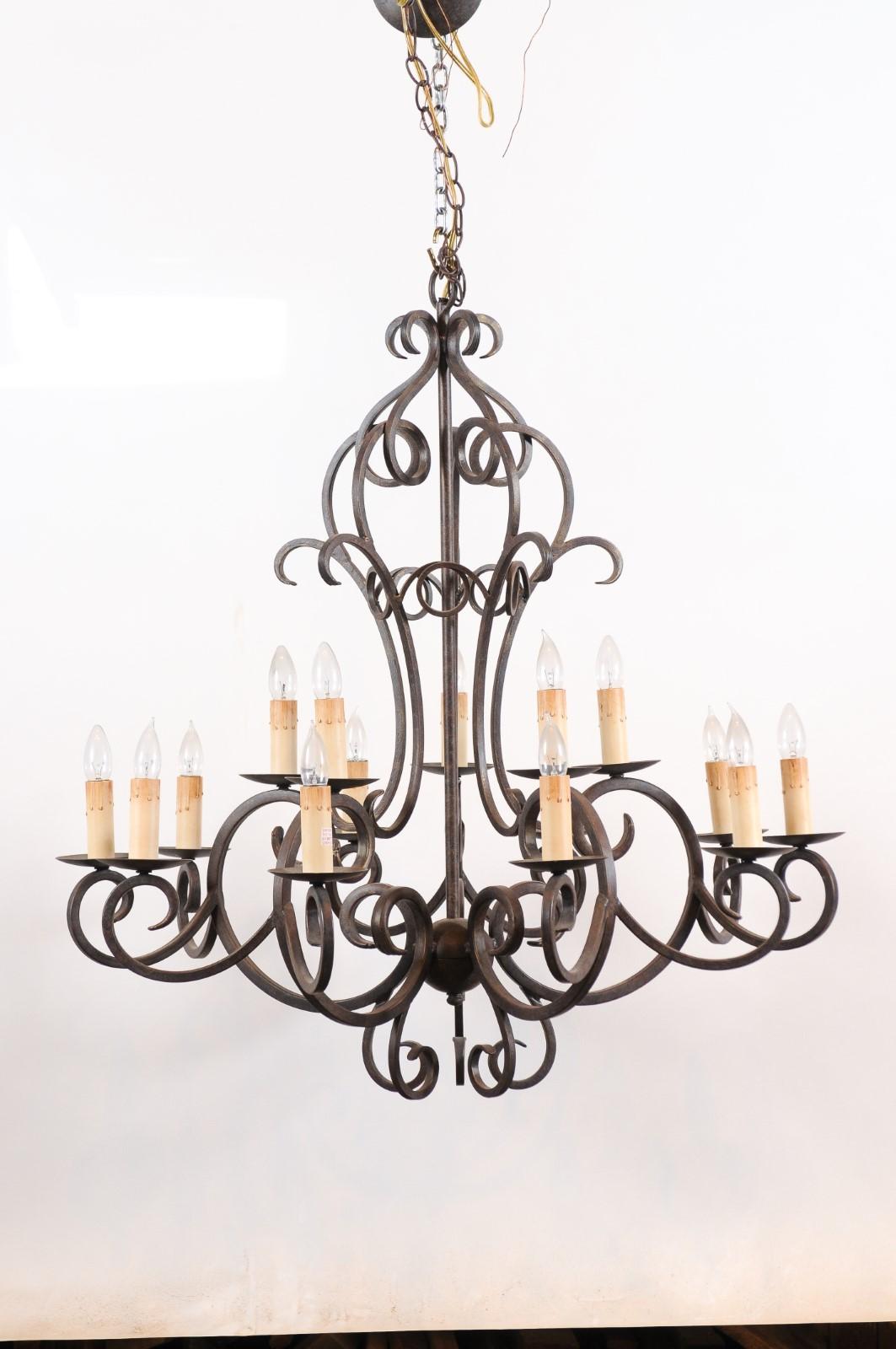 Large French Style Iron Chandelier with 15 Lights, Reproduction en vente 4