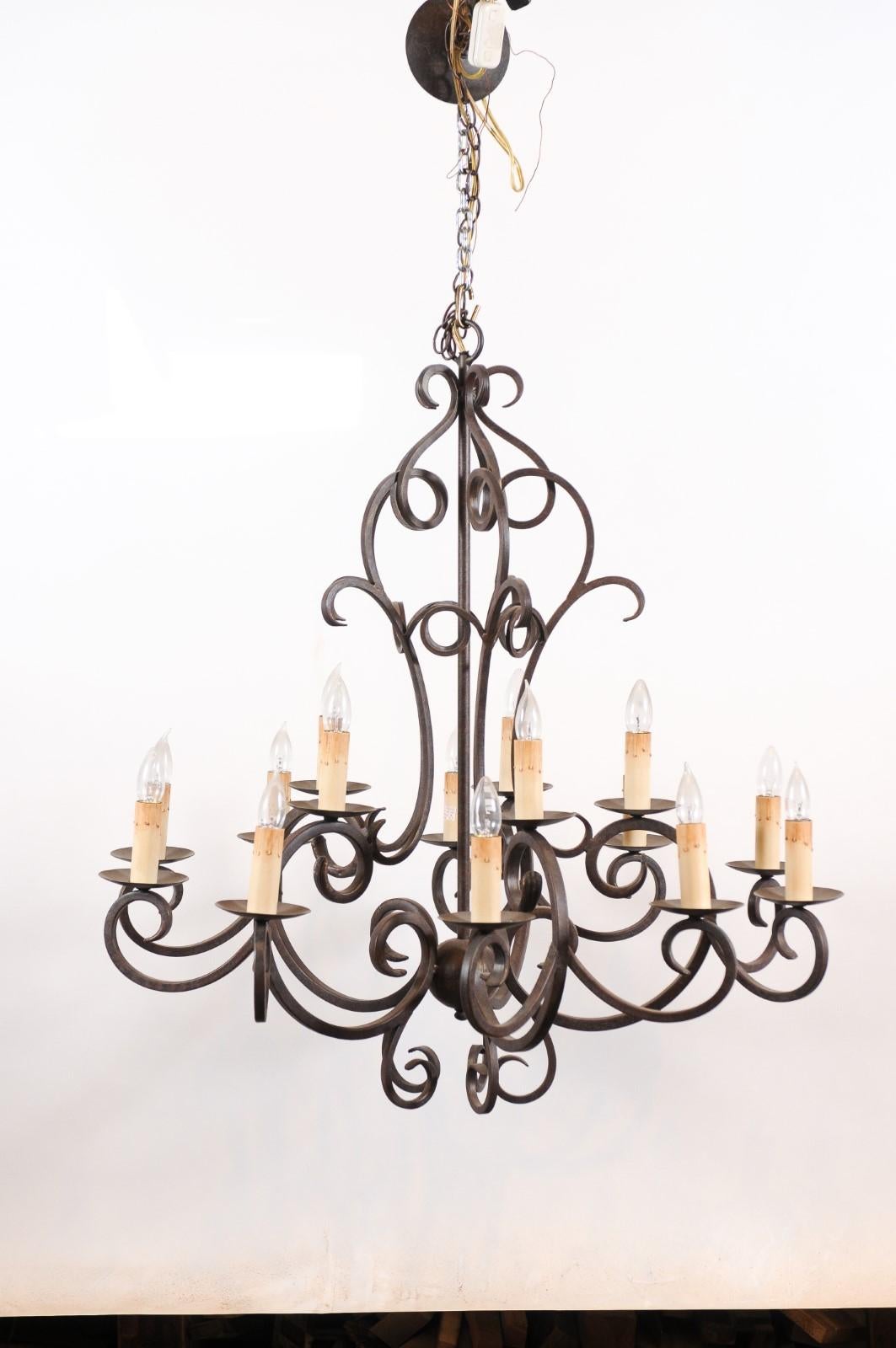 Large French Style Iron Chandelier with 15 Lights, Reproduction en vente 5