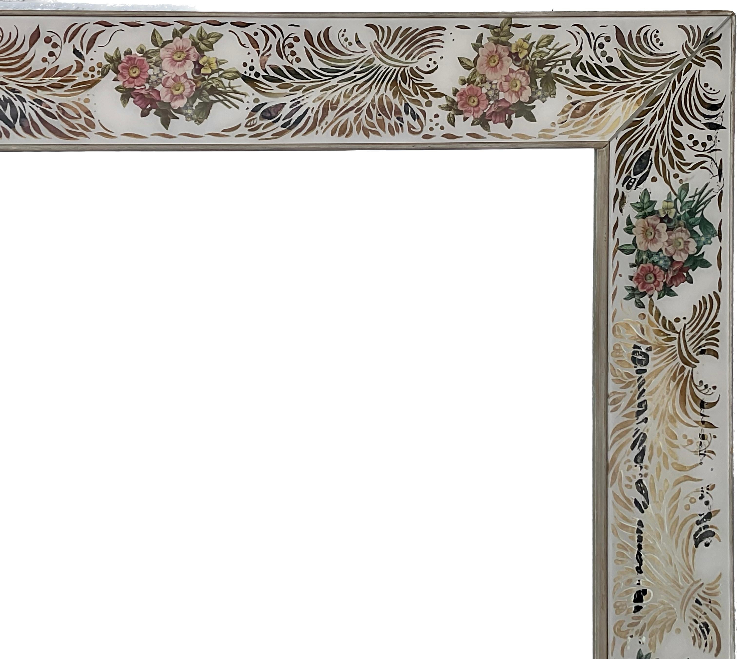 Le Verre Eglomise est un style français de dorure et de peinture sur verre inversé développé au 18ème siècle. Le design et la dorure sont appliqués sur la face arrière du verre et peuvent être combinés à d'autres techniques de décoration telles que