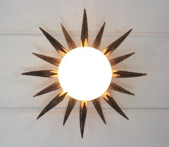 Grande lampada francese a stella Sunburst in metallo dorato e vetro latteo