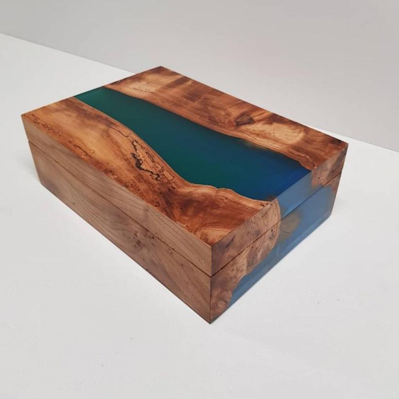 Large French Table Box Made Of Colored Epoxy Resin For Sale 13