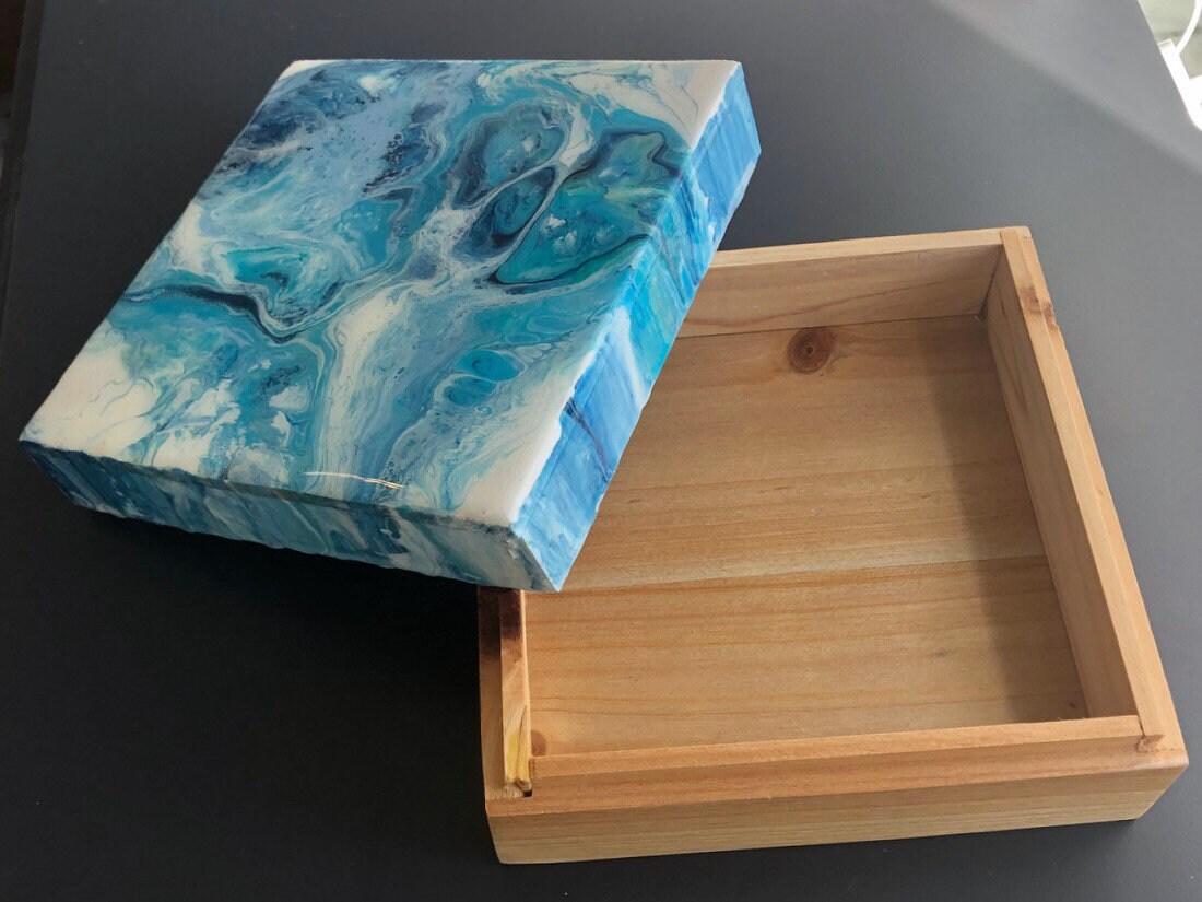 Large French Table Box Made Of Colored Epoxy Resin For Sale 14