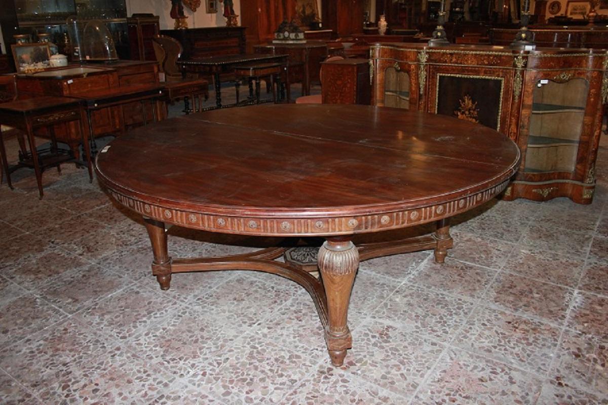 Large French table from the early 1800s in the Louis XVI style, made of mahogany In Good Condition For Sale In Barletta, IT