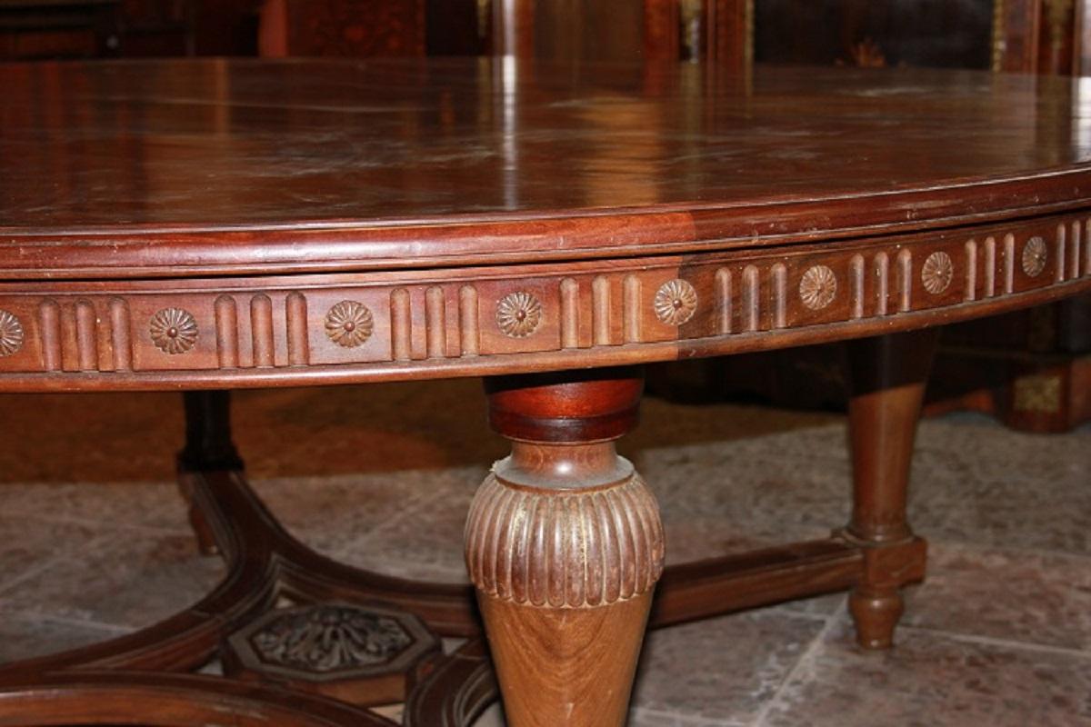 Large French table from the early 1800s in the Louis XVI style, made of mahogany For Sale 1