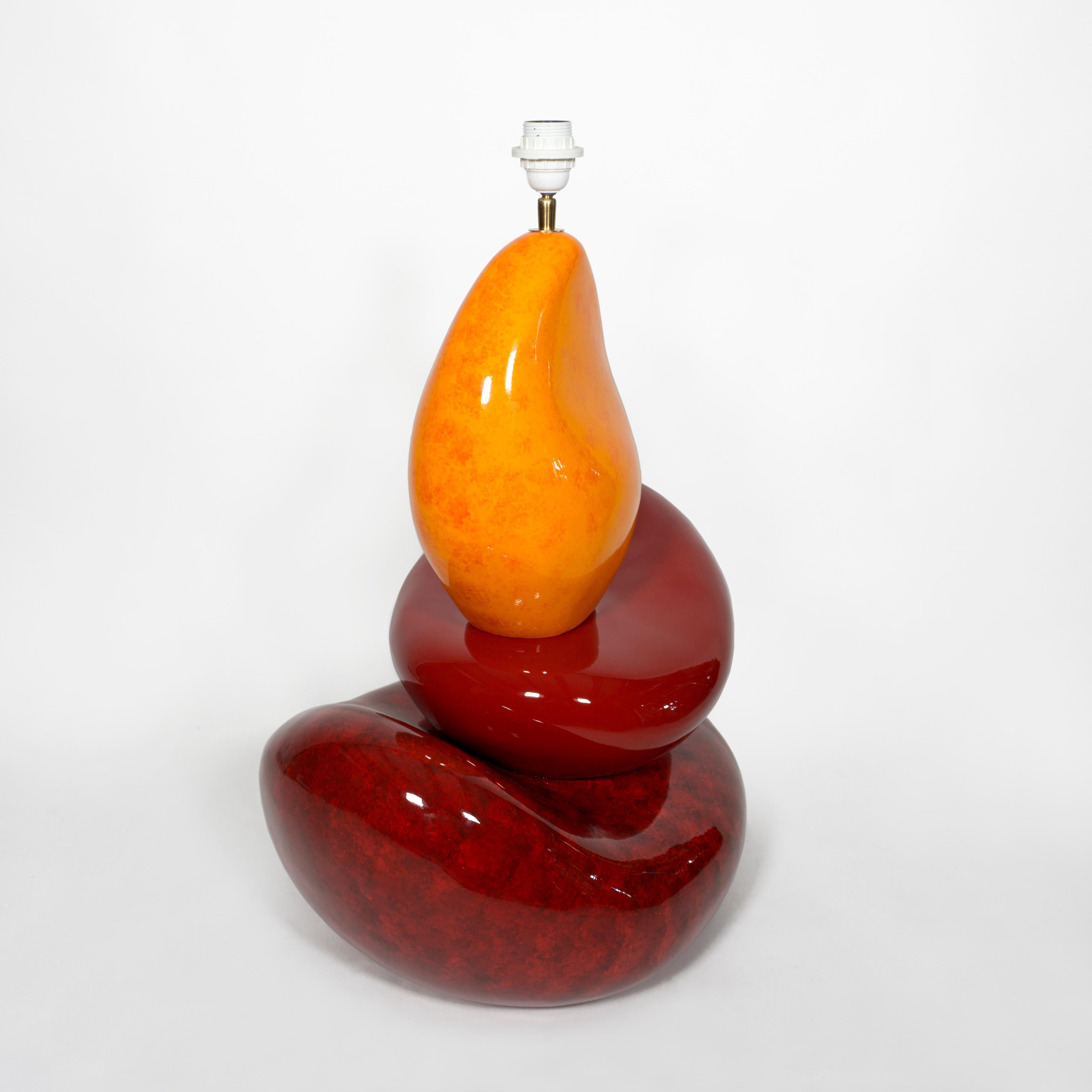 20ième siècle Grande lampe de table française de François Châtain en céramique émaillée rouge et jaune en vente