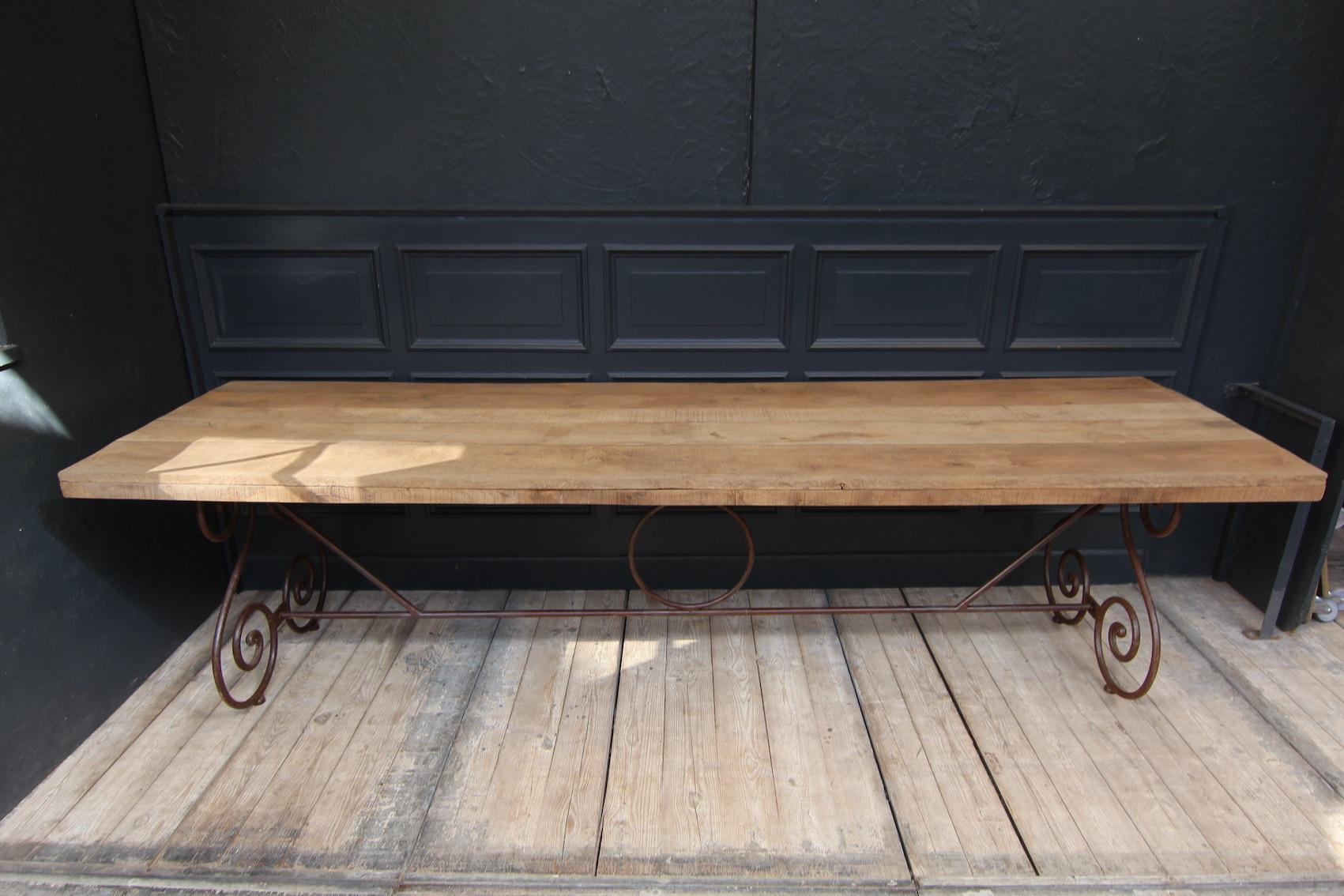 Large French Table Made of Oak and Iron In Good Condition In Dusseldorf, DE