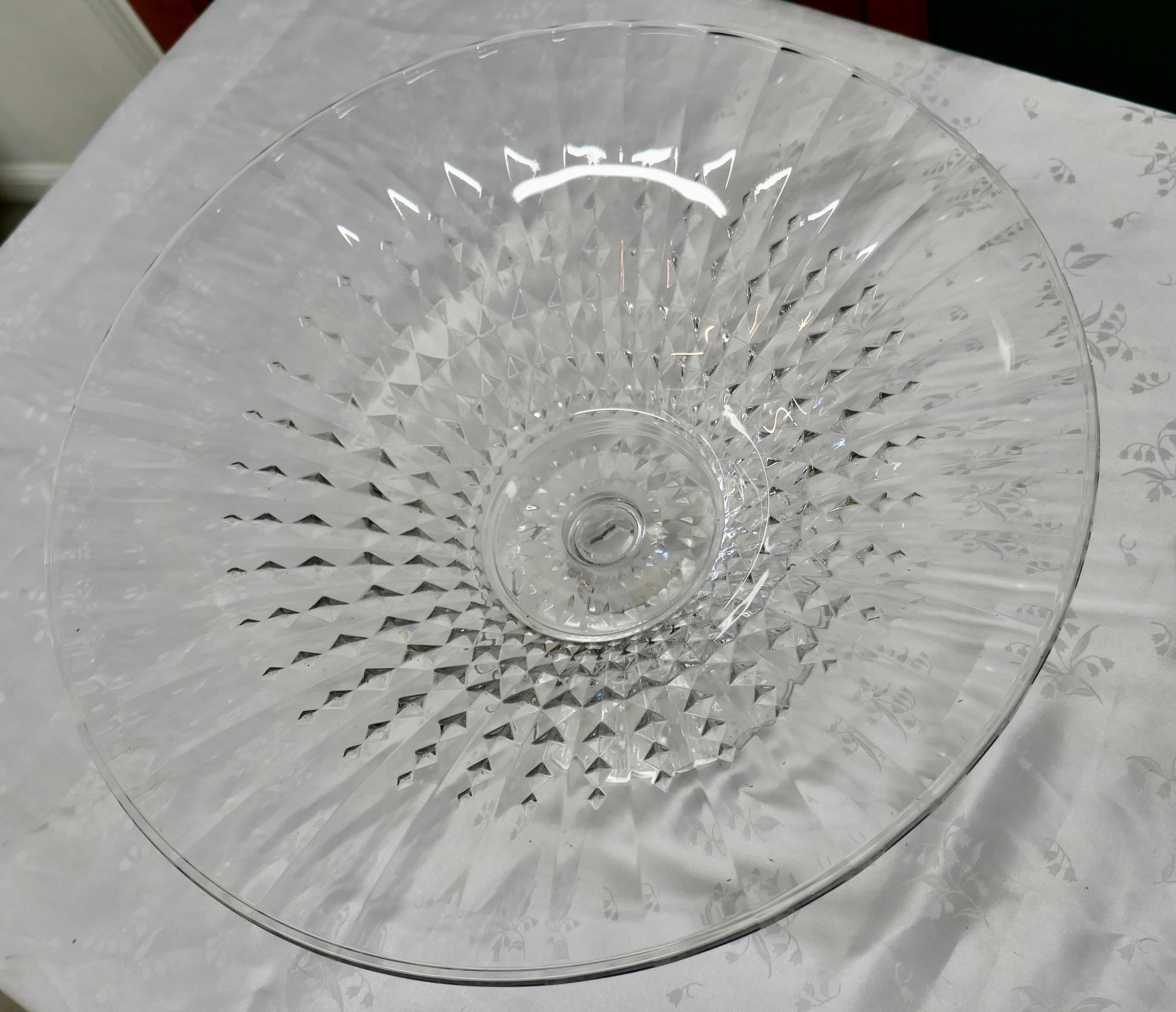 Large French Tazza Diamond Patterned Crystal Pedestal Fruit Dish In Good Condition For Sale In Chillerton, Isle of Wight