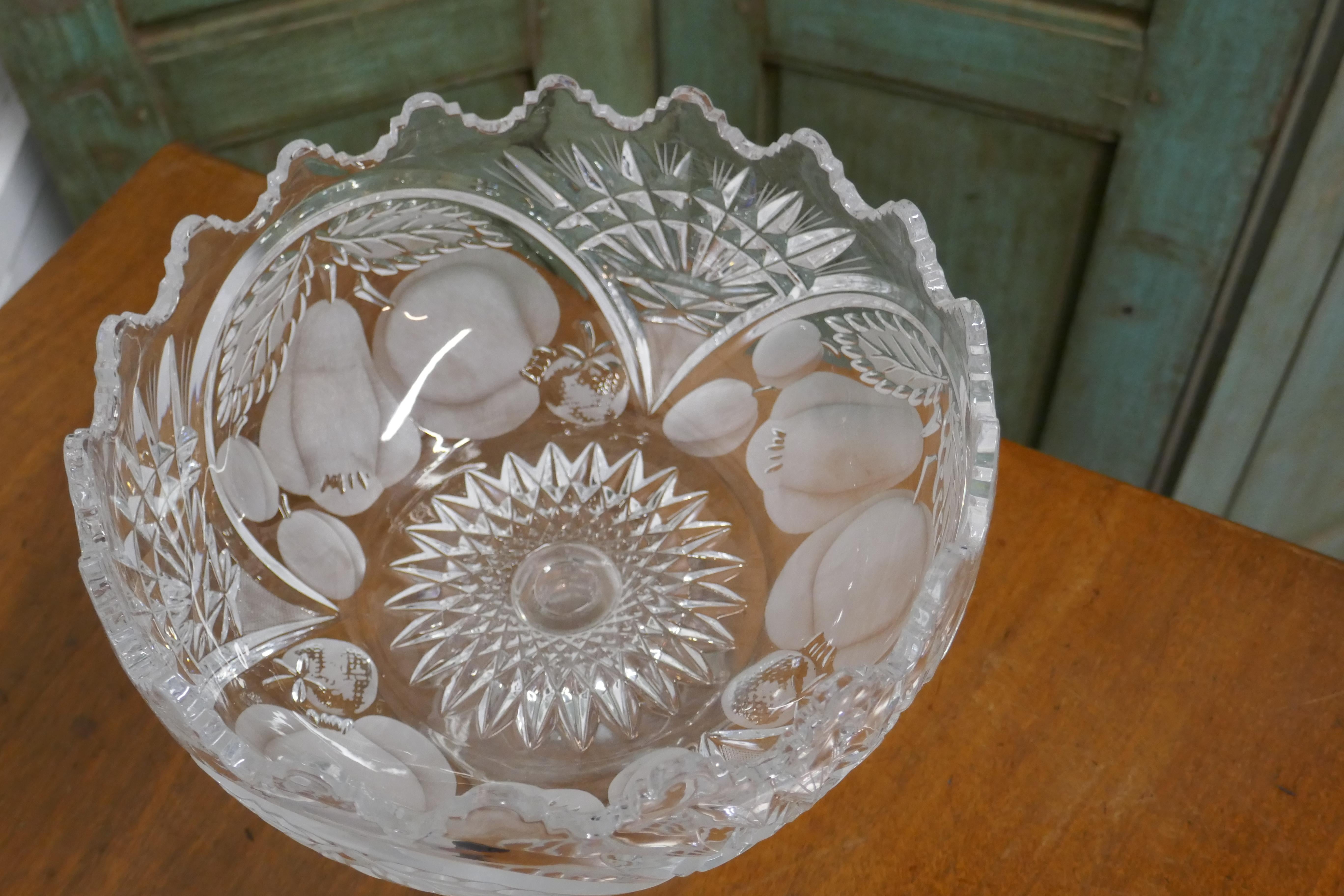 pedestal glass fruit bowl