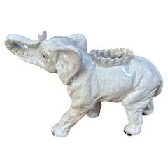 Gran elefante blanco de terracota mayólica francesa Bavent Normandía