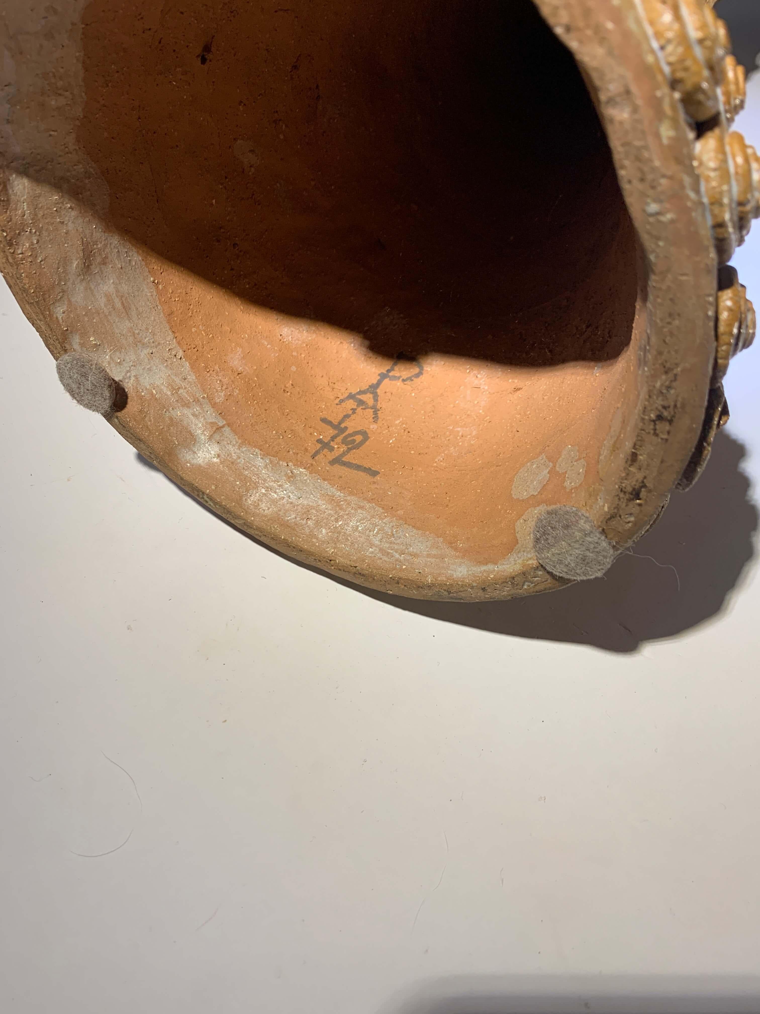 Ceramica Grande scultura francese in terracotta del 1972 circa in vendita