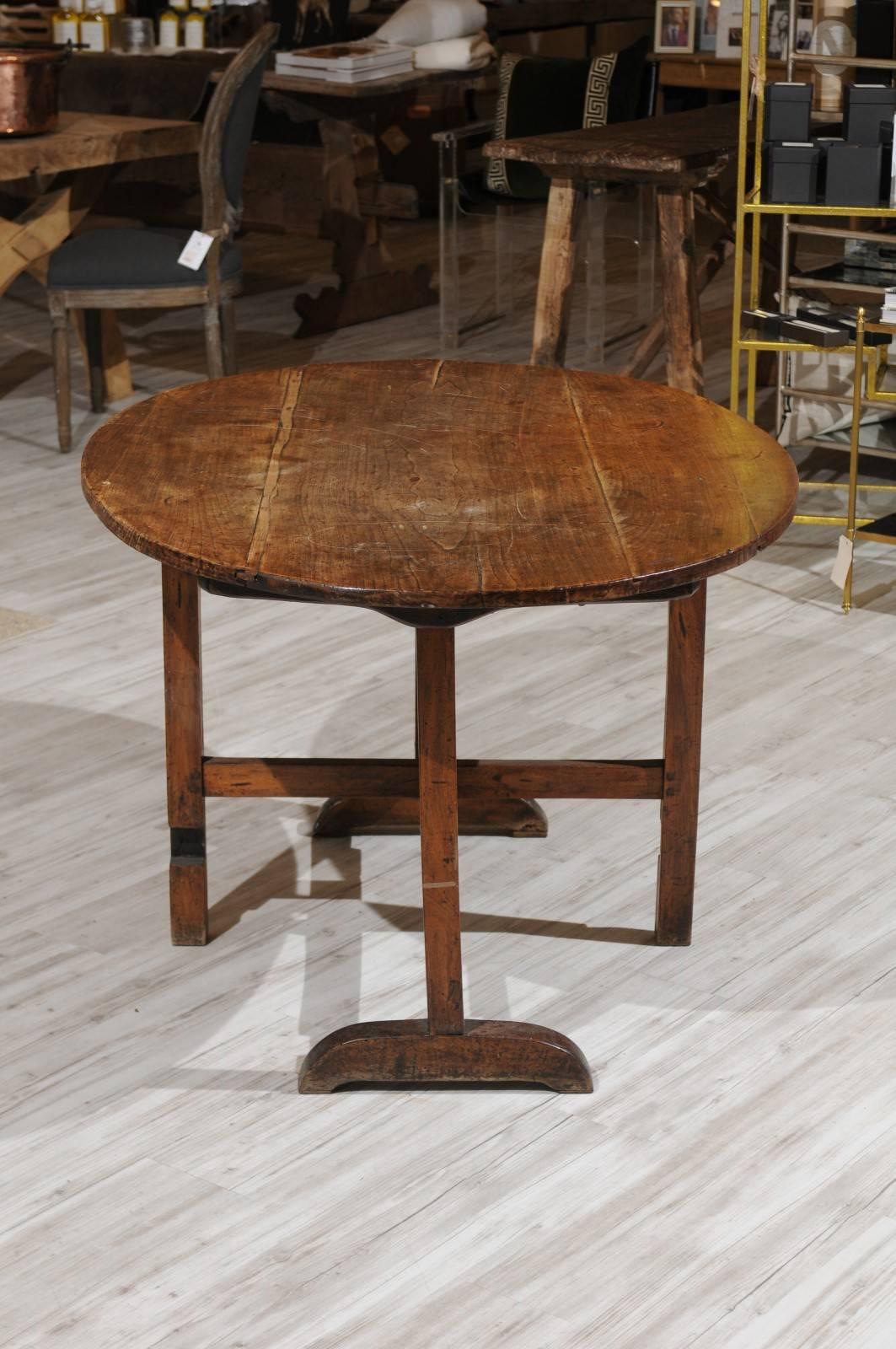 Large French Tilt-Top Oval Shaped Wine Tasting Table from the 19th Century In Good Condition In Atlanta, GA