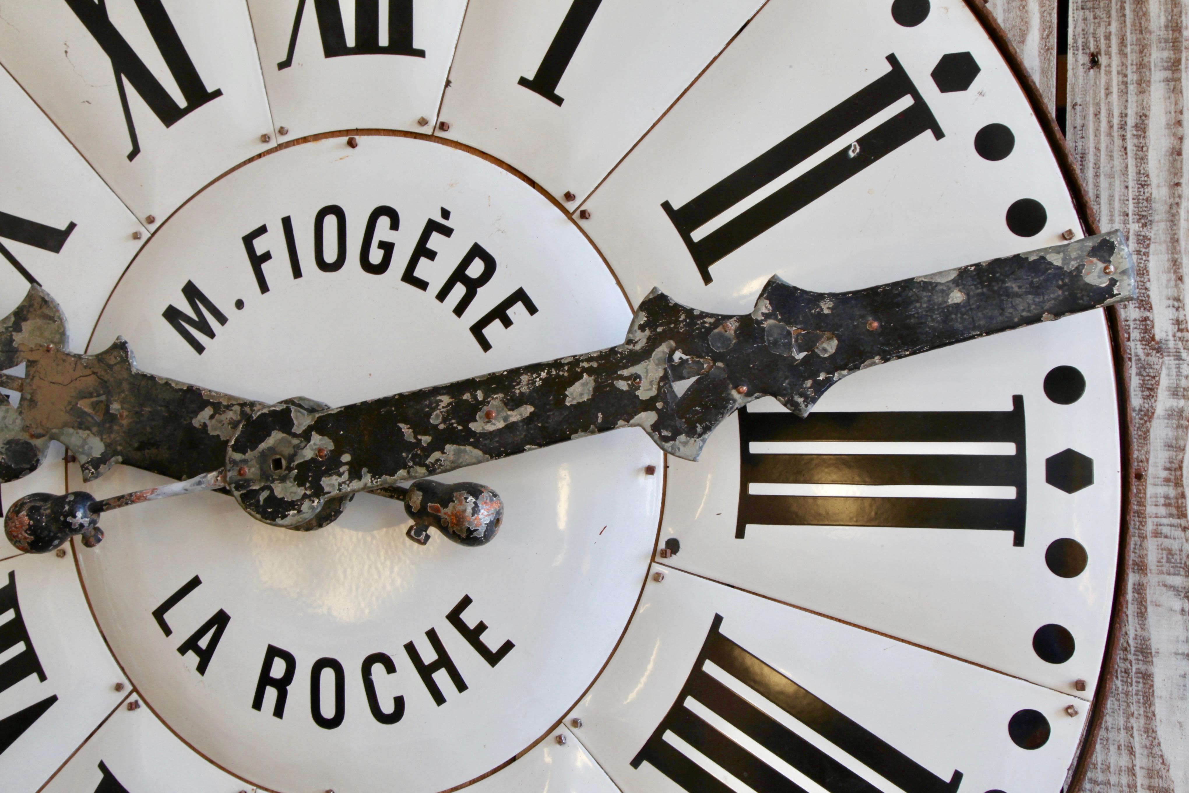 Großes weißes emailliertes französisches Uhrengehäuse aus La Roche aus der Jahrhundertwende (20. Jahrhundert) im Angebot