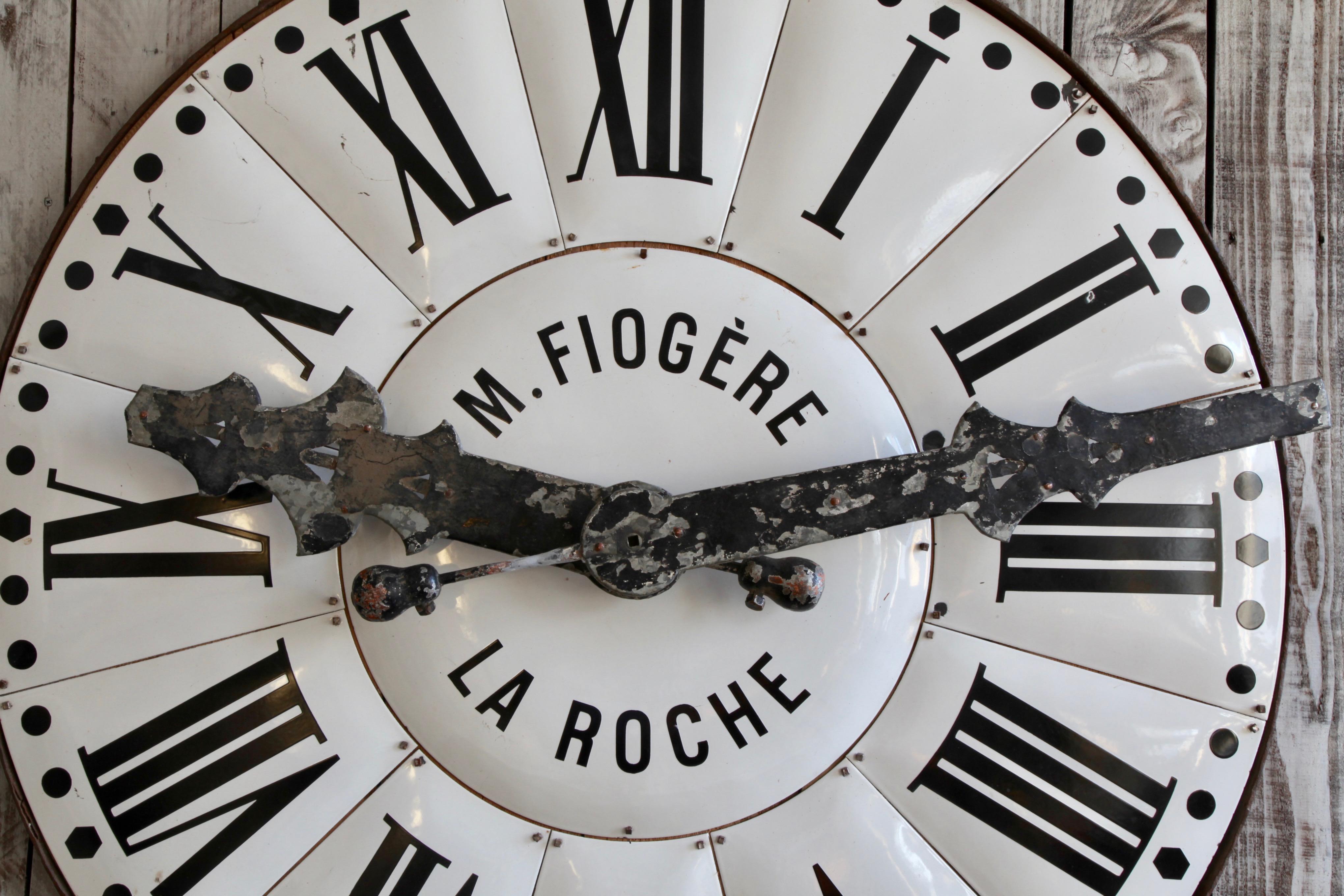 Large French Turn of the Century White Enamelled Clock Face from La Roche In Good Condition For Sale In London, Park Royal