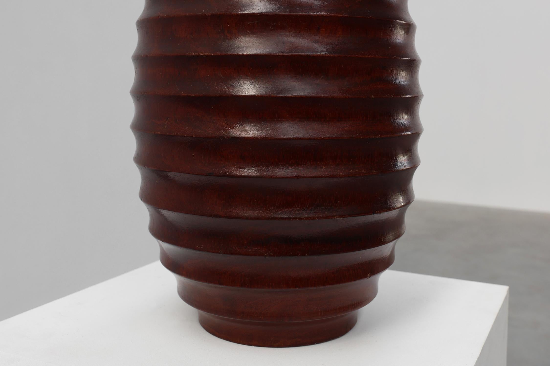Tourné Grand vase en bois tourné de style Art Déco, vers 1925 en vente