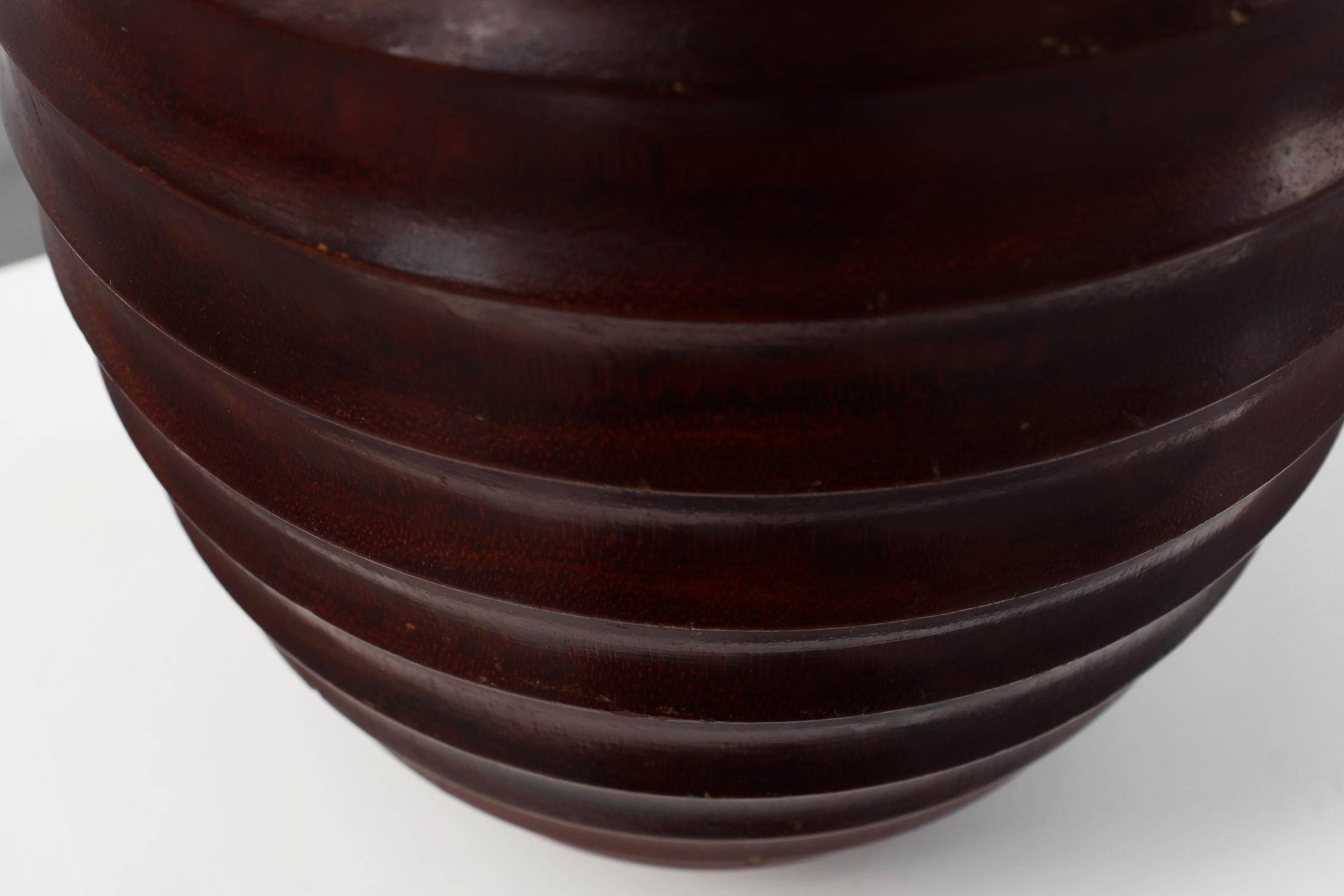 Grand vase en bois tourné de style Art Déco, vers 1925 Bon état - En vente à Meulebeke, BE