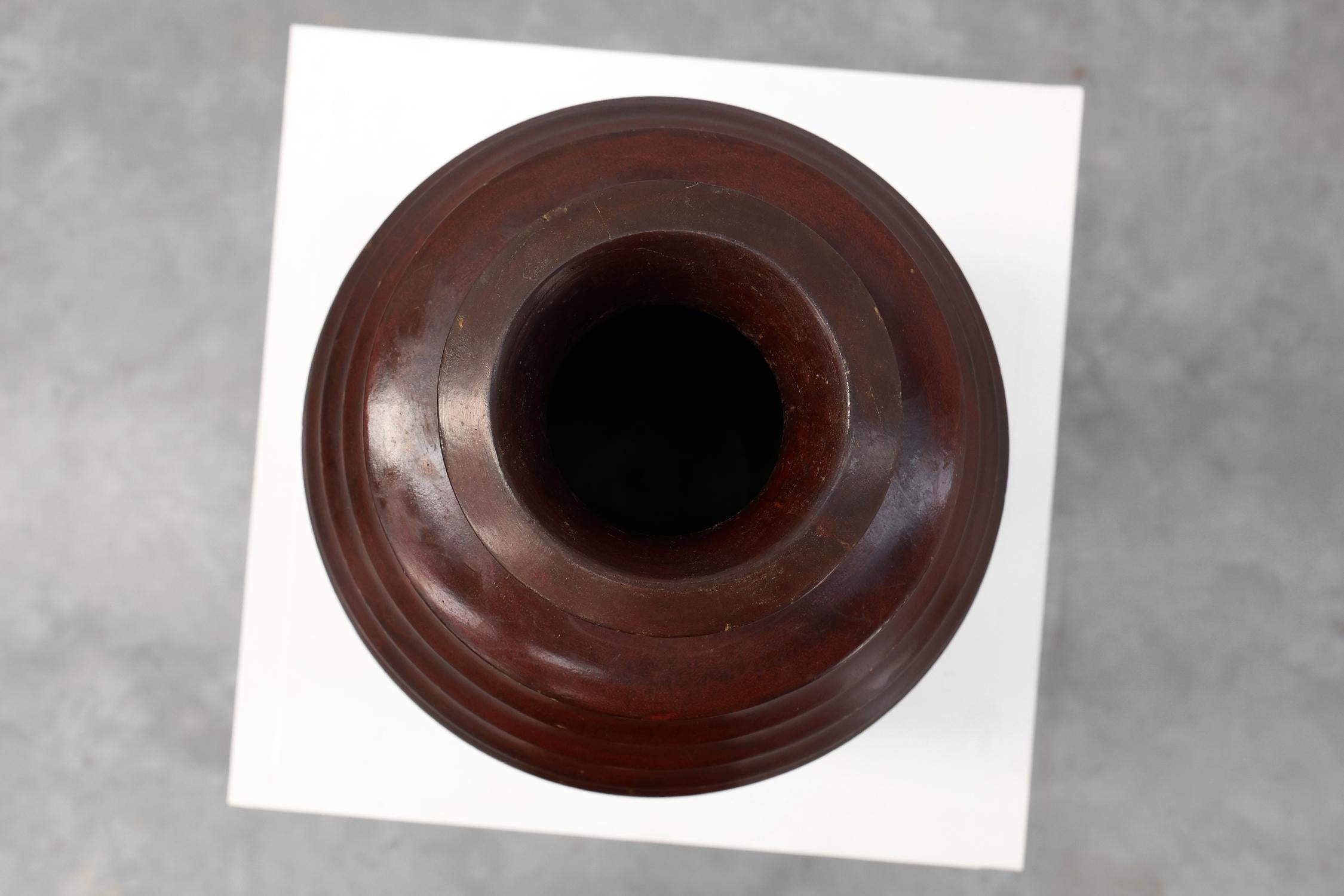 Bois Grand vase en bois tourné de style Art Déco, vers 1925 en vente