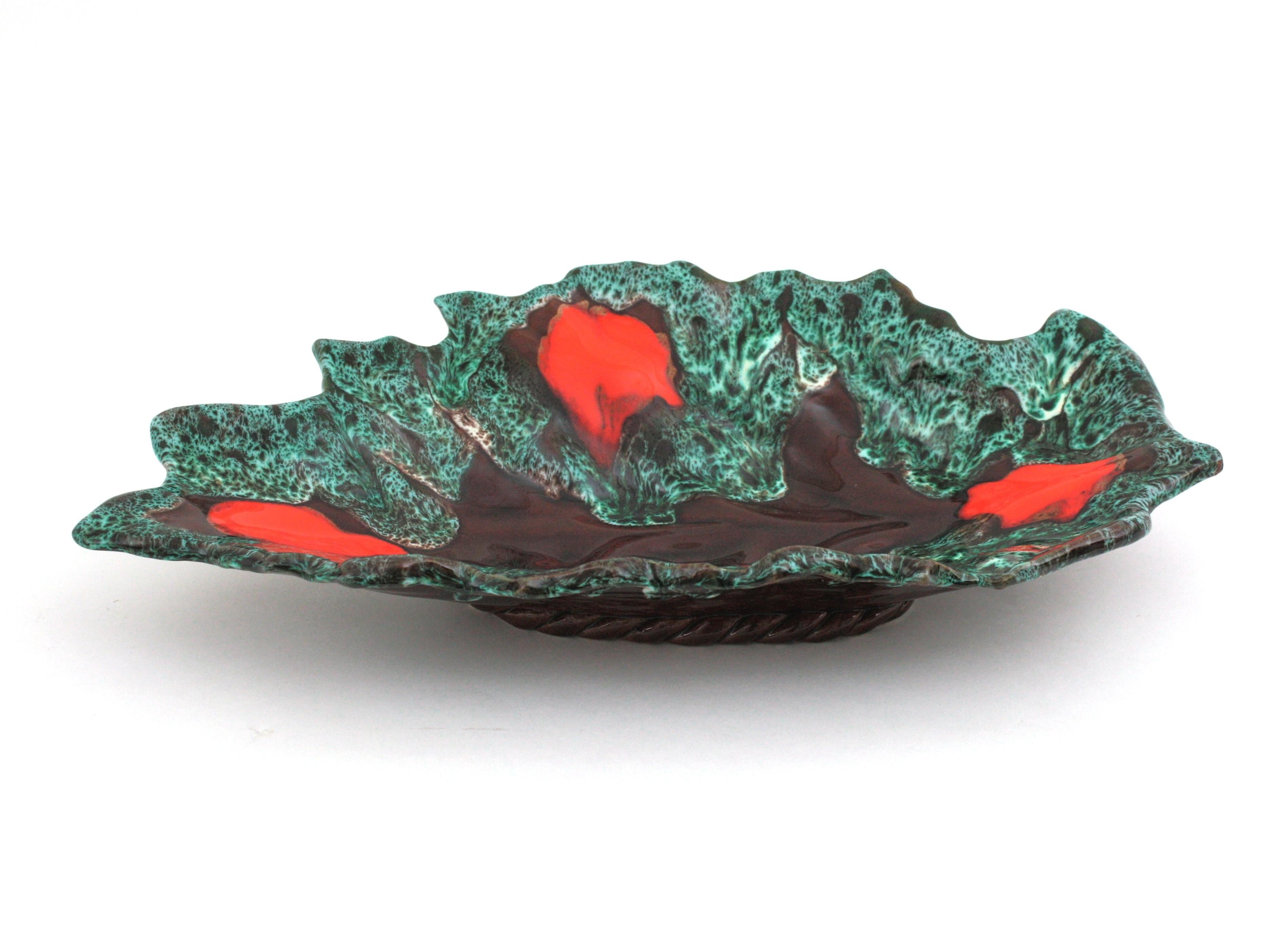 Grande piatto o ciotola da centrotavola in ceramica maiolicata francese di Vallauris AM, anni '50 in vendita 3