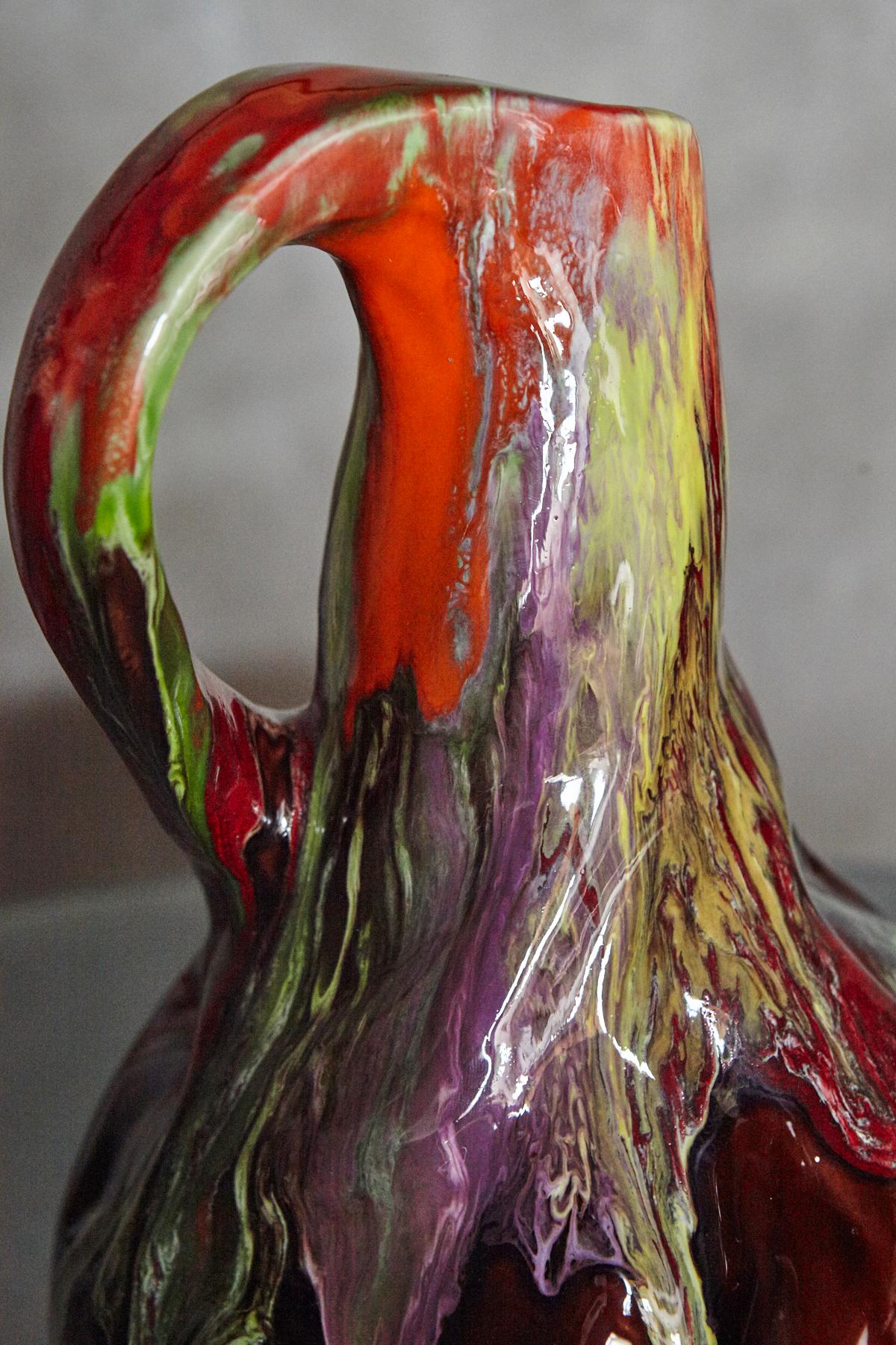 Grande brocca francese in ceramica con smalto lavico in stile Vallauris, anni '50 in vendita 2