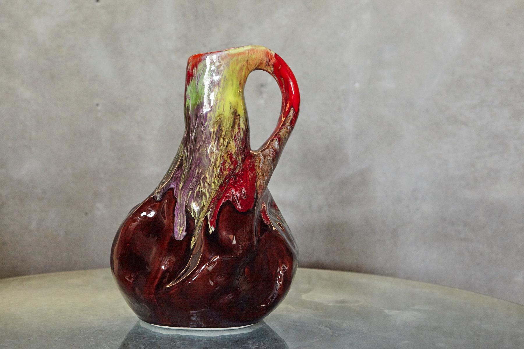 Mid-Century moderno Grande brocca francese in ceramica con smalto lavico in stile Vallauris, anni '50 in vendita