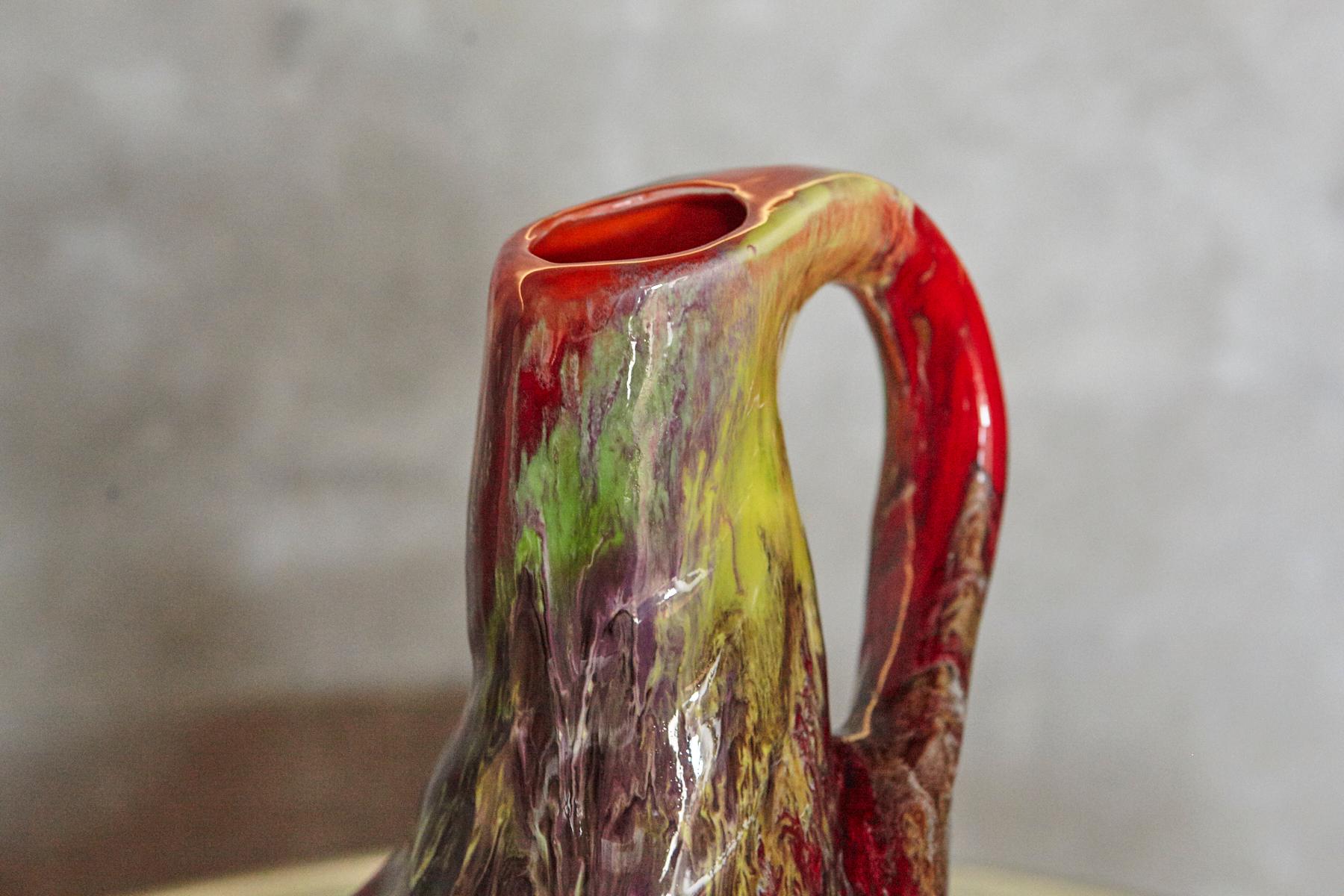 Smaltato Grande brocca francese in ceramica con smalto lavico in stile Vallauris, anni '50 in vendita