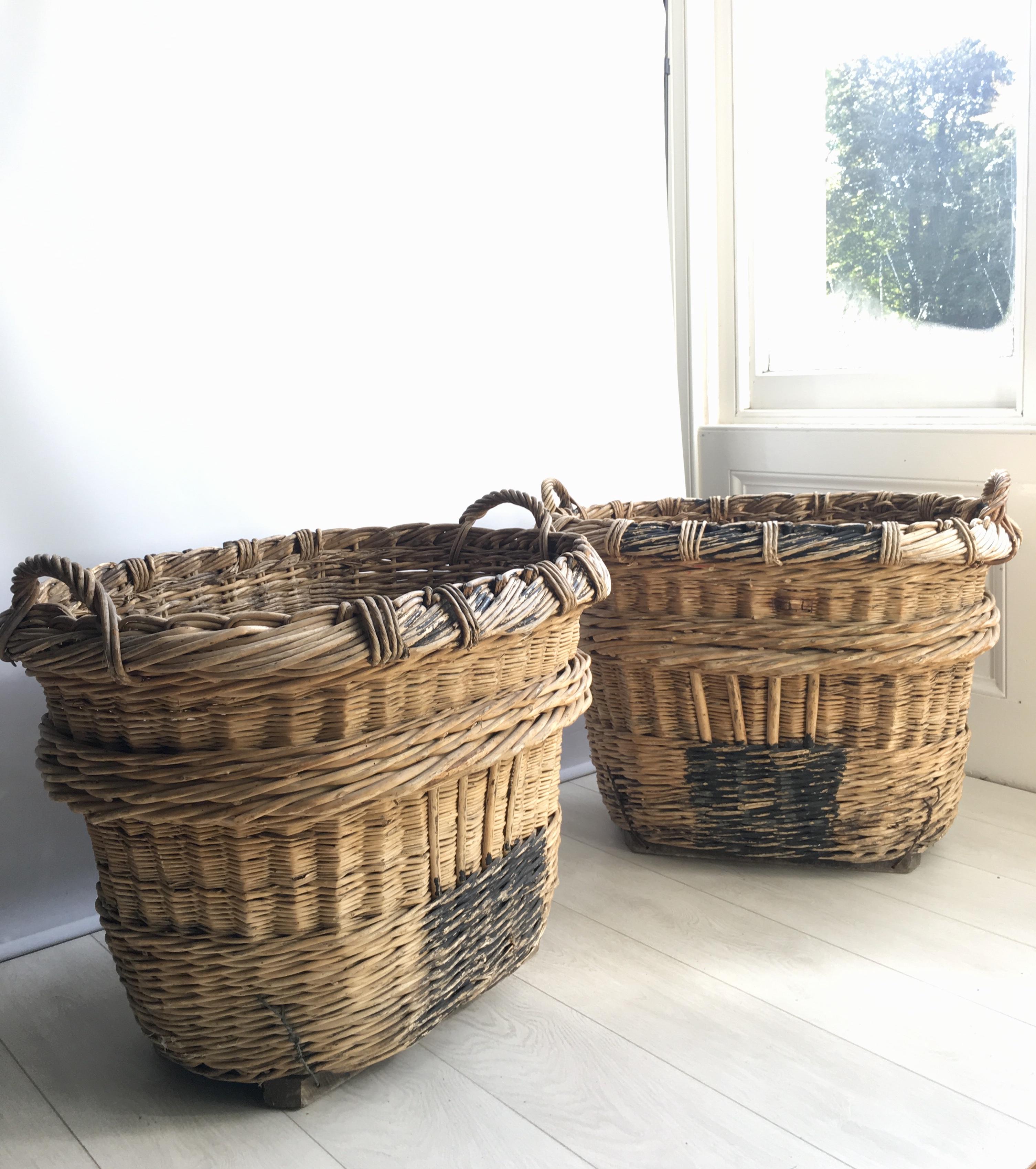 Large French Vineyard Champagne Wicker Basket For Sale 4
