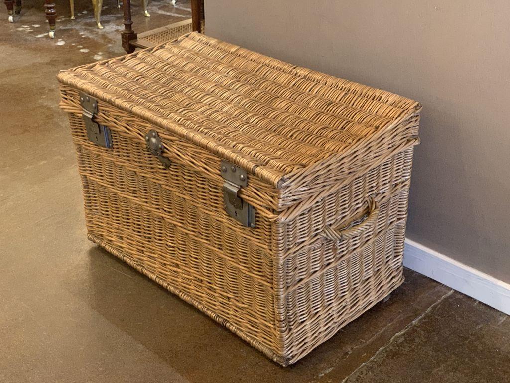 Large French Willow Basket Hamper In Good Condition In Austin, TX