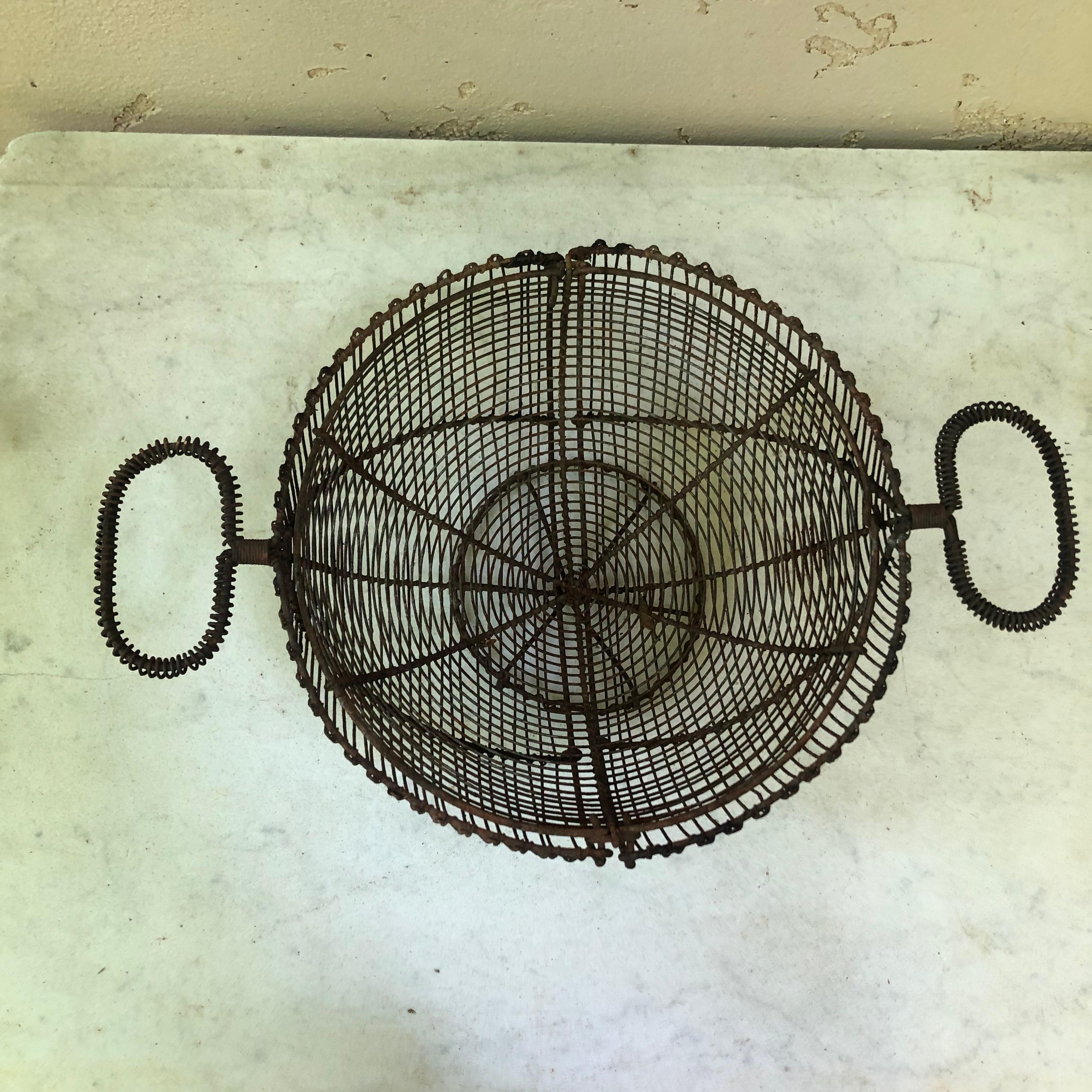 French Wire Salad Or Eggs Basket, circa 1940 In Good Condition For Sale In Austin, TX