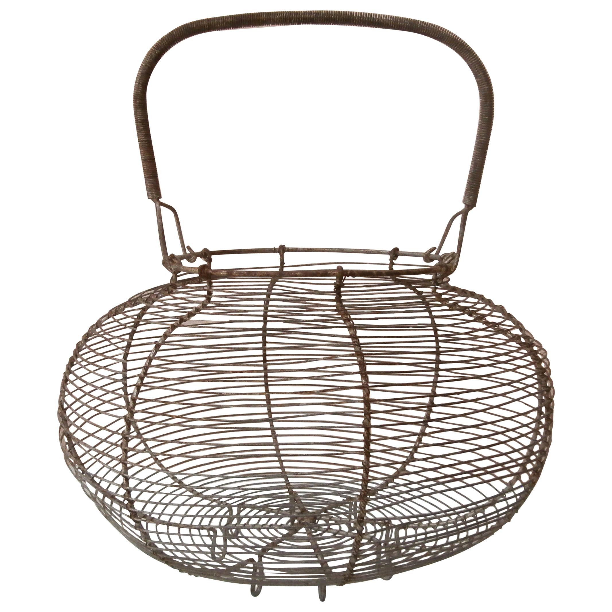 Mid-20th Century French Wire Salad Or Eggs Basket, circa 1940 For Sale
