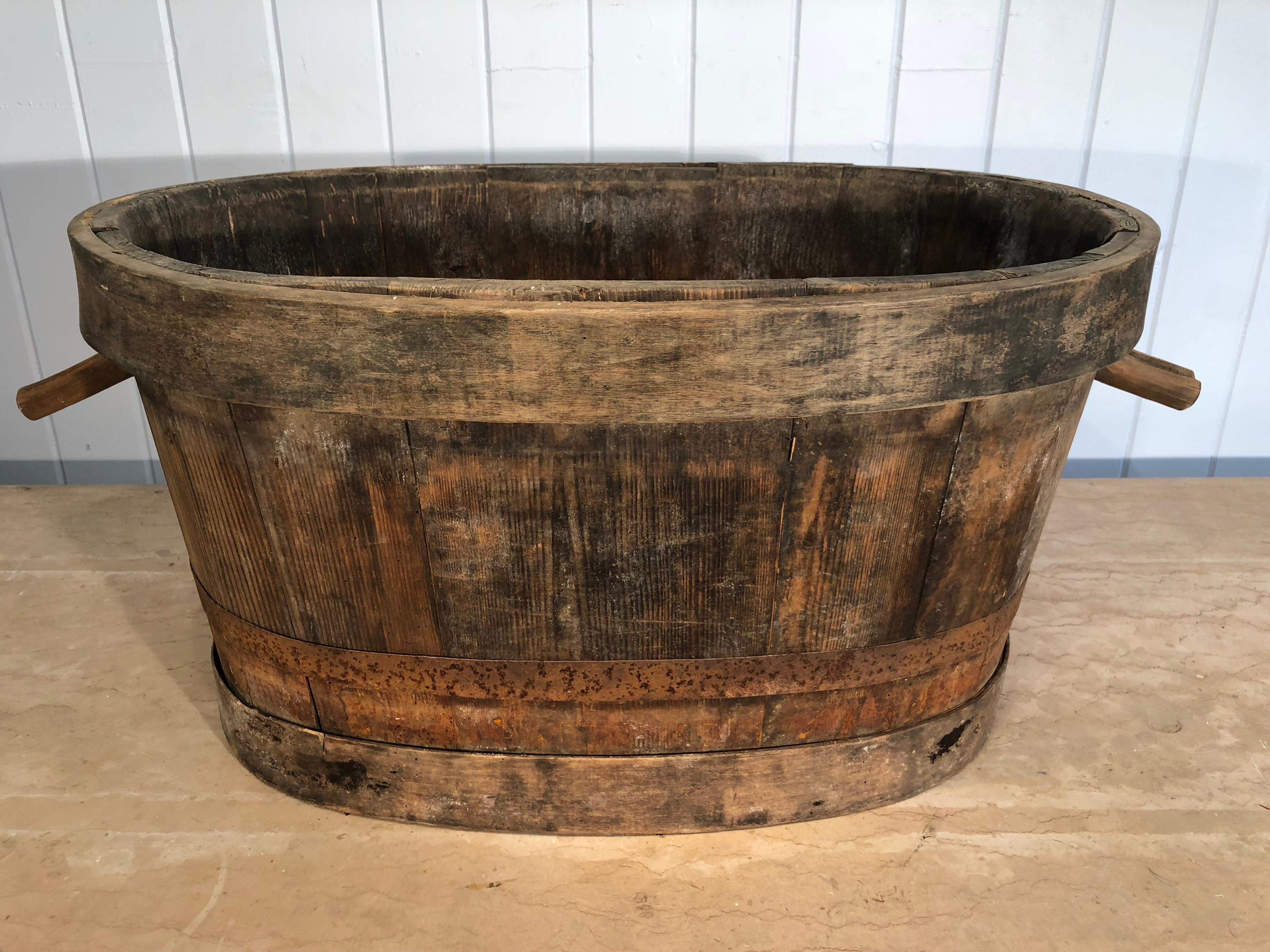 Large French Wooden Vendange Bucket from Burgundy For Sale 2