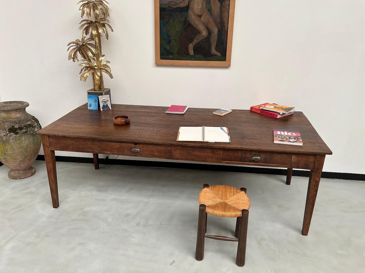 Großer französischer Schreibtisch aus den 1940er Jahren in massiver Eiche im Angebot 6