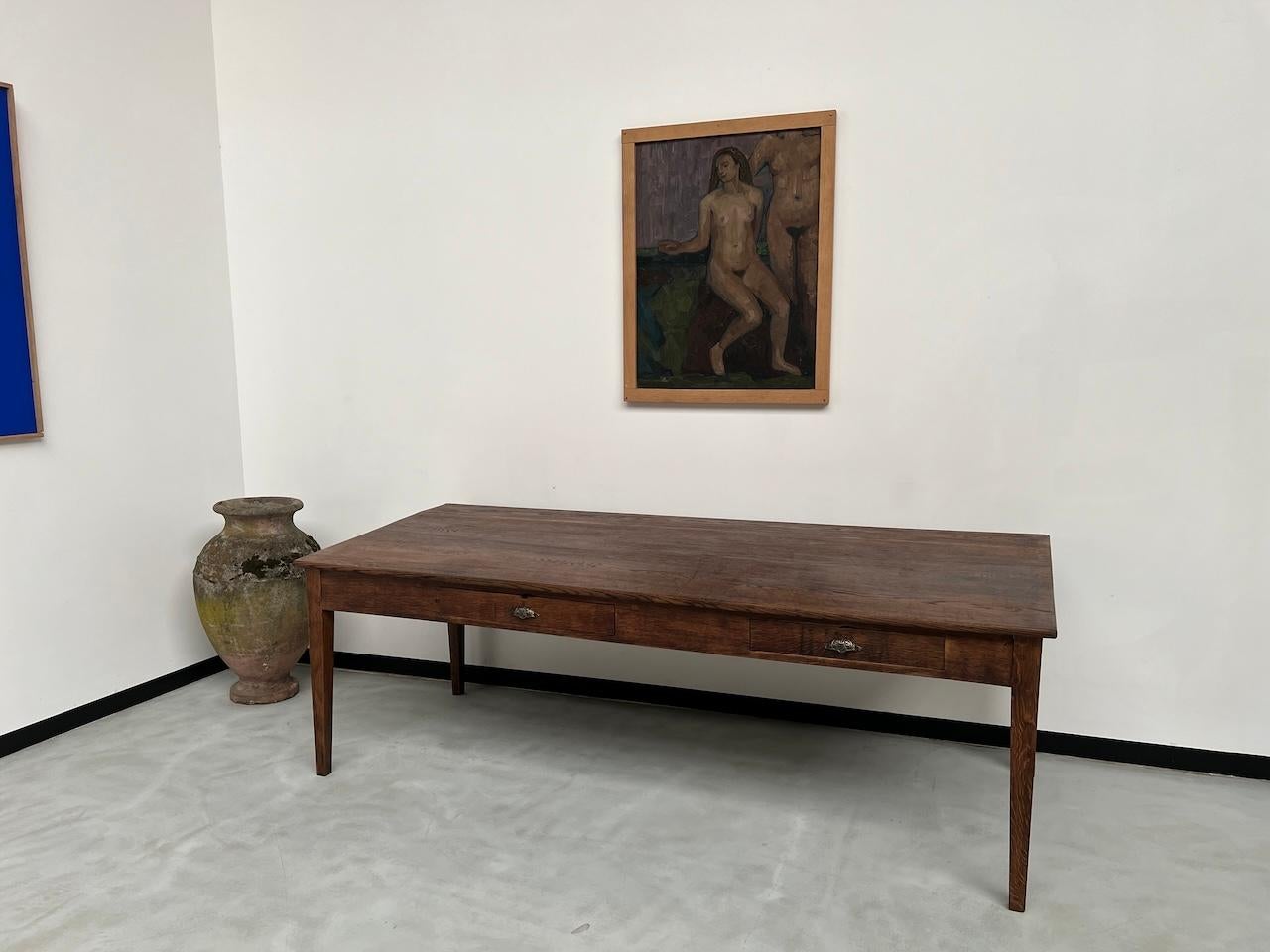 Großer französischer Schreibtisch aus den 1940er Jahren in massiver Eiche (Französische Provence) im Angebot