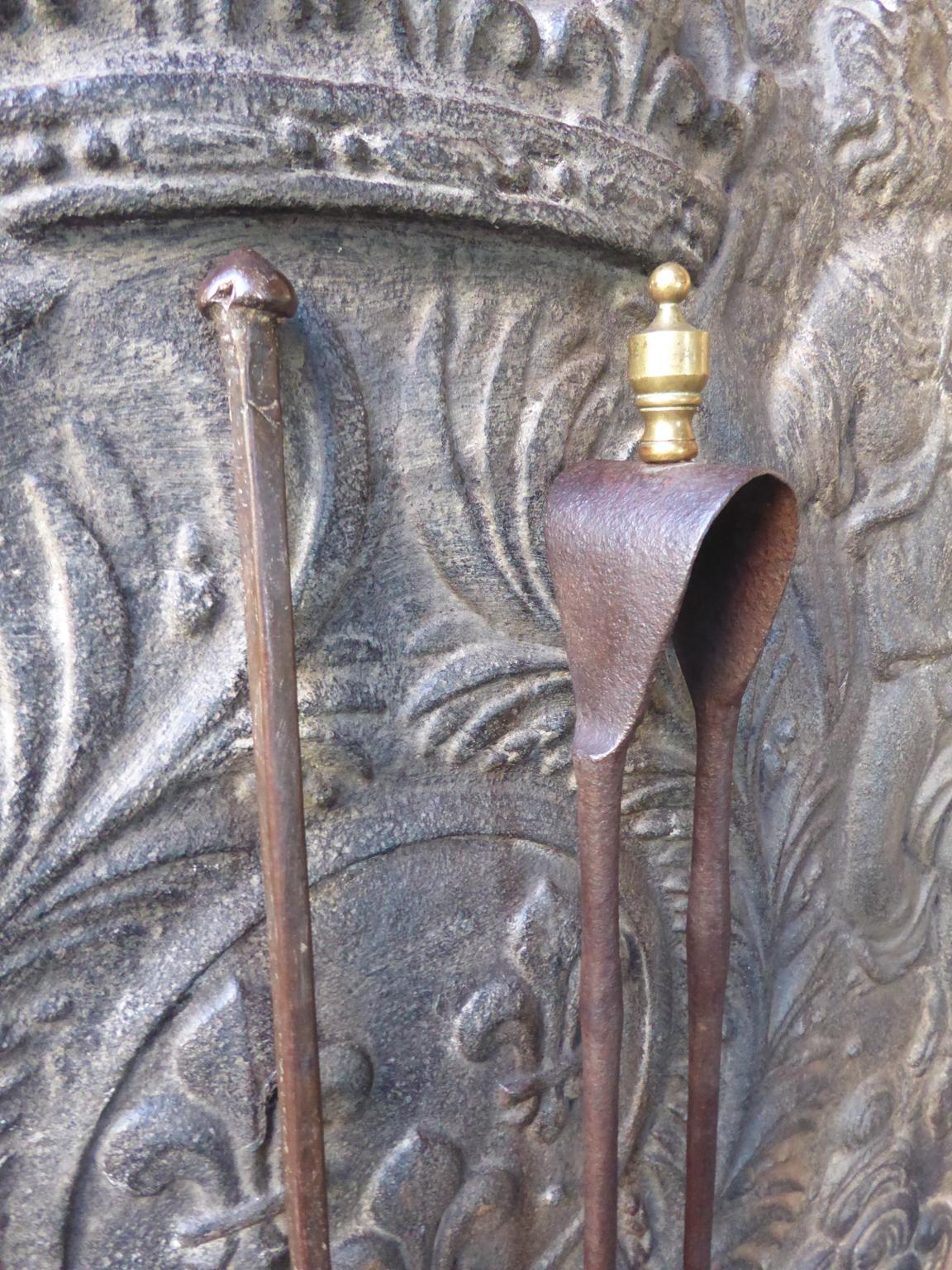 Français Grands outils de cheminée ou outils de cheminée en fer forgé français, 18ème siècle en vente