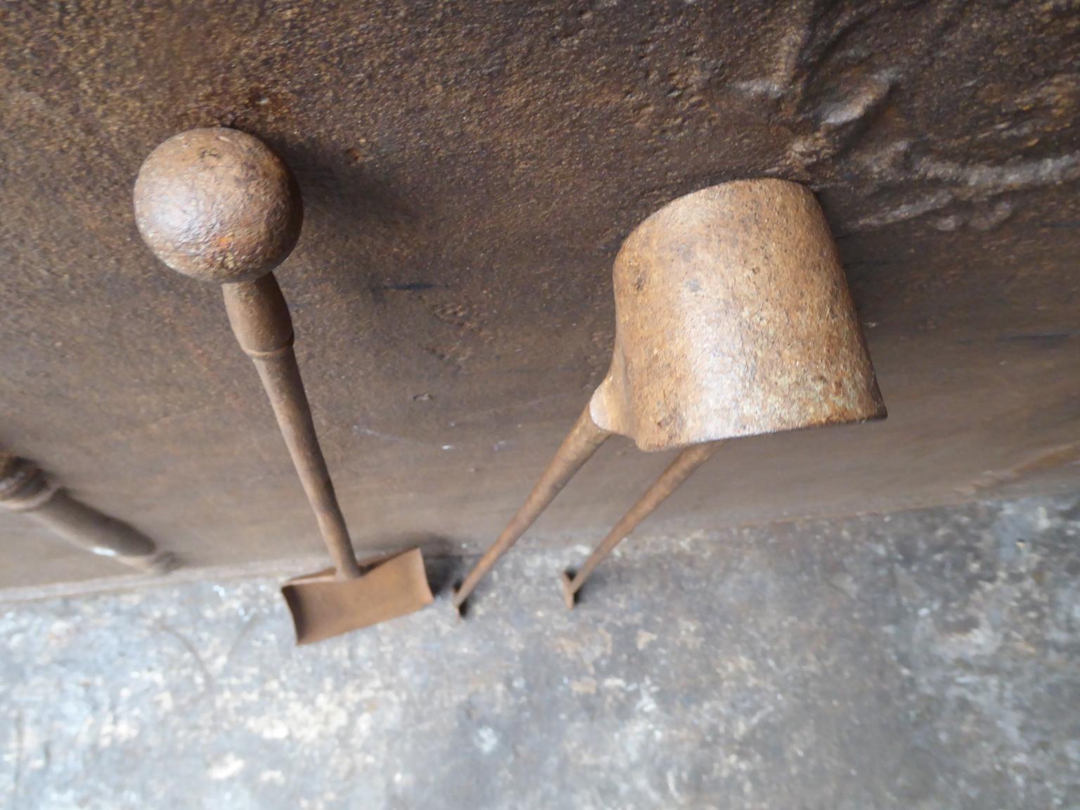 XVIIIe siècle et antérieur Grands outils de cheminée ou outils de cheminée en fer forgé français, 18e siècle en vente