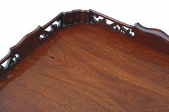 Großes Serviertablett aus Mahagoni mit Fret Cut:: um 1920