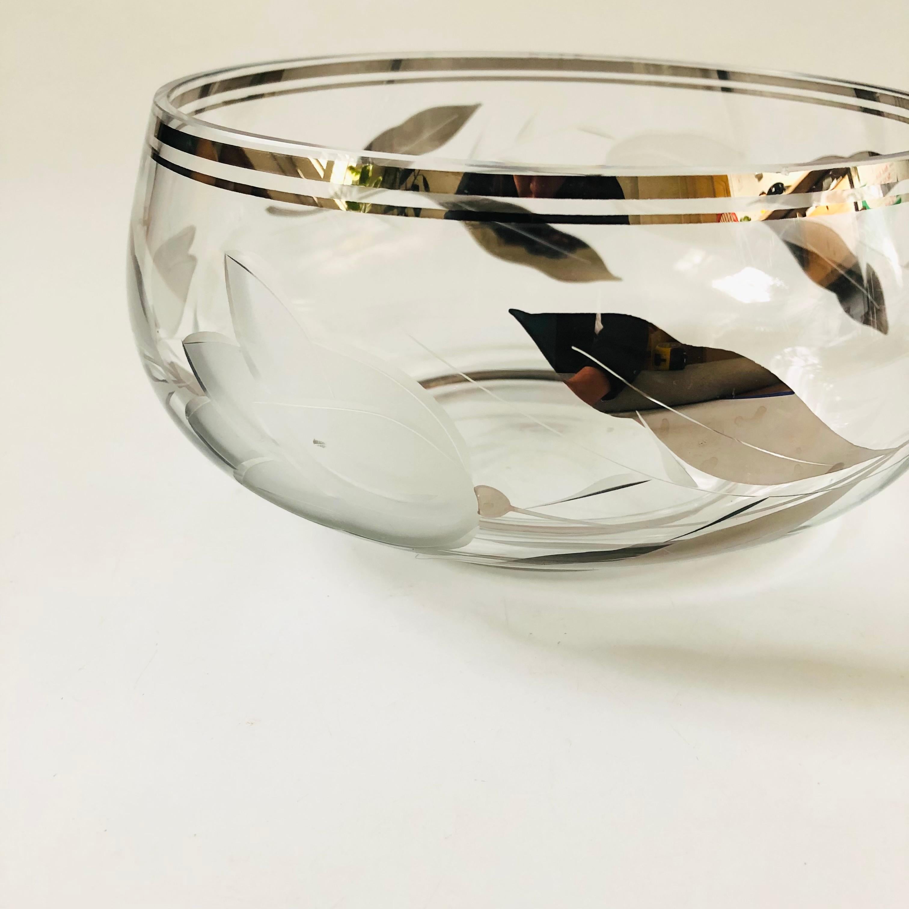 Large Frosted Floral Glass Bowl In Good Condition For Sale In Vallejo, CA
