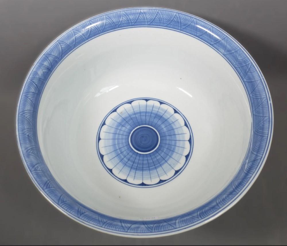 Chinese Large fruit Bowl Cup Basin on pedestal blue white porcelain - Qing Style - China For Sale