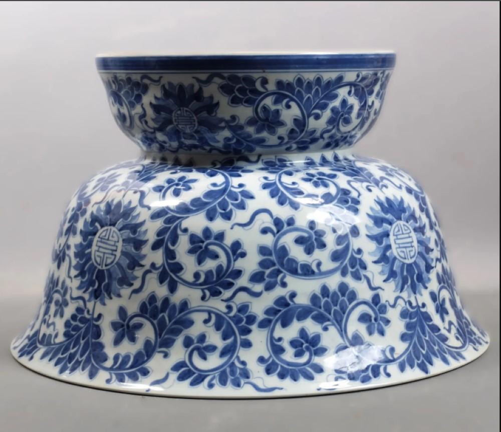 20th Century Large fruit Bowl Cup Basin on pedestal blue white porcelain - Qing Style - China For Sale