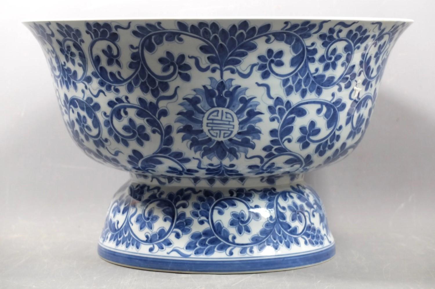 Large fruit Bowl Cup Basin on pedestal blue white porcelain - Qing Style - China For Sale 3