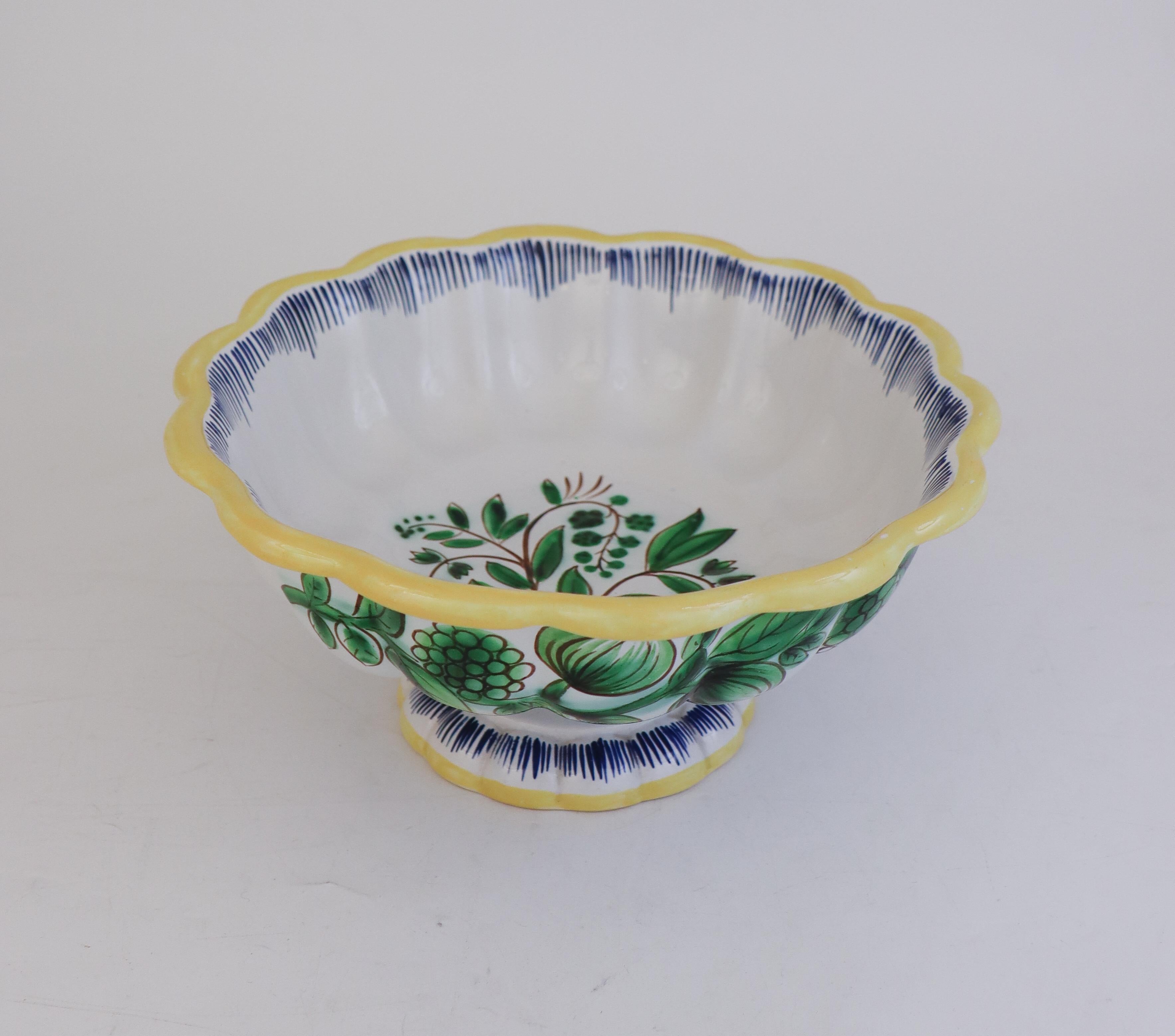 Large Fruitbowl Porcelain - Arthur Percy - Gefle Sweden - 1930s Excellent état - En vente à Stockholm, SE