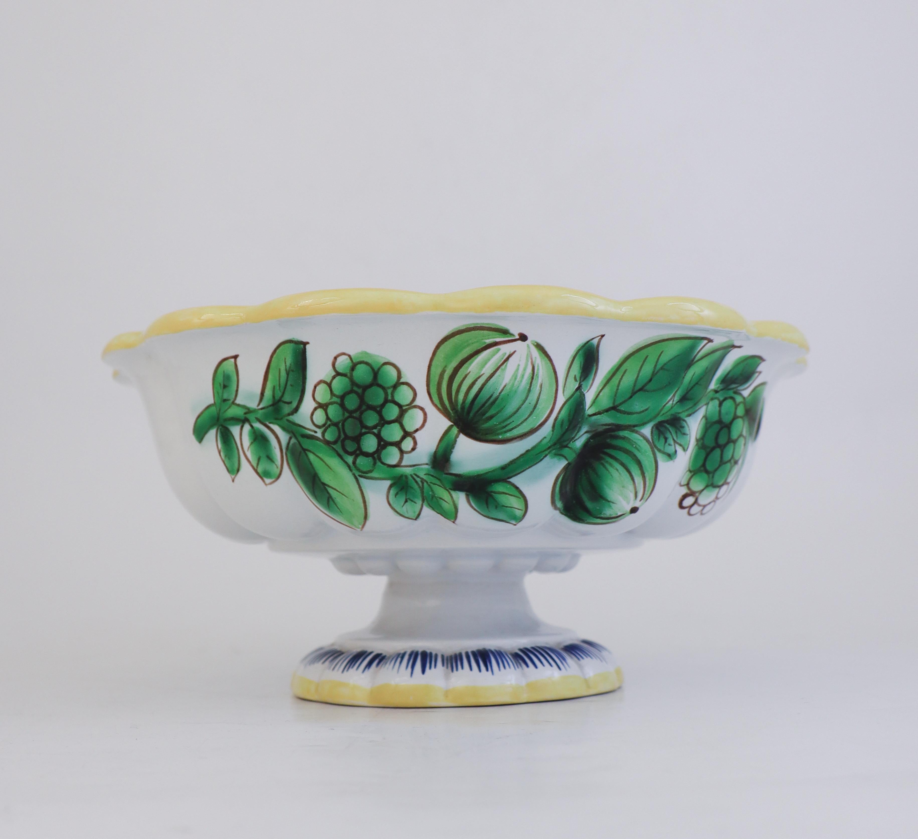Milieu du XXe siècle Large Fruitbowl Porcelain - Arthur Percy - Gefle Sweden - 1930s en vente