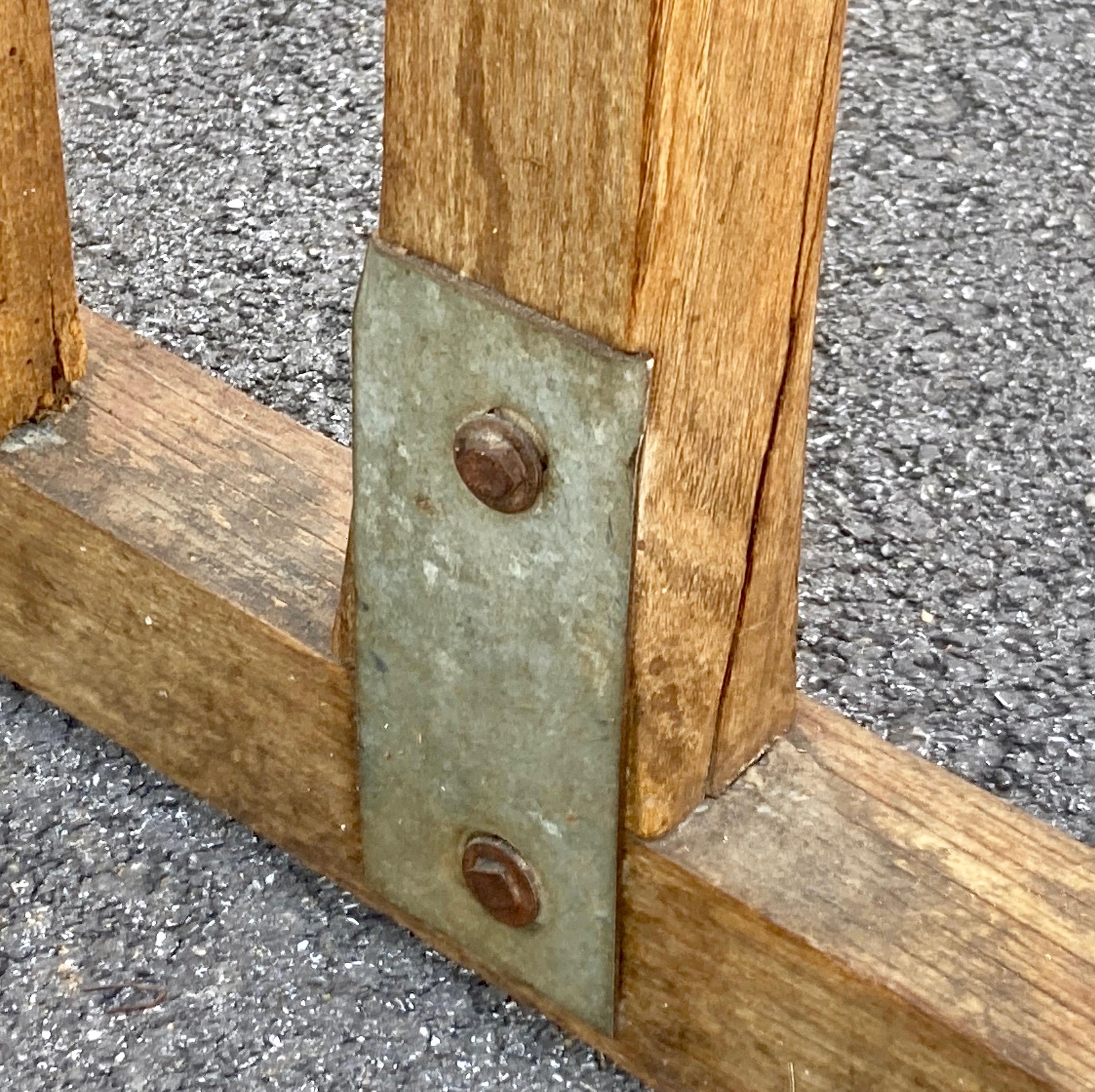 Lucidato Grande trog o ciotola per l'impasto in legno di frutta su supporto in Oak in vendita