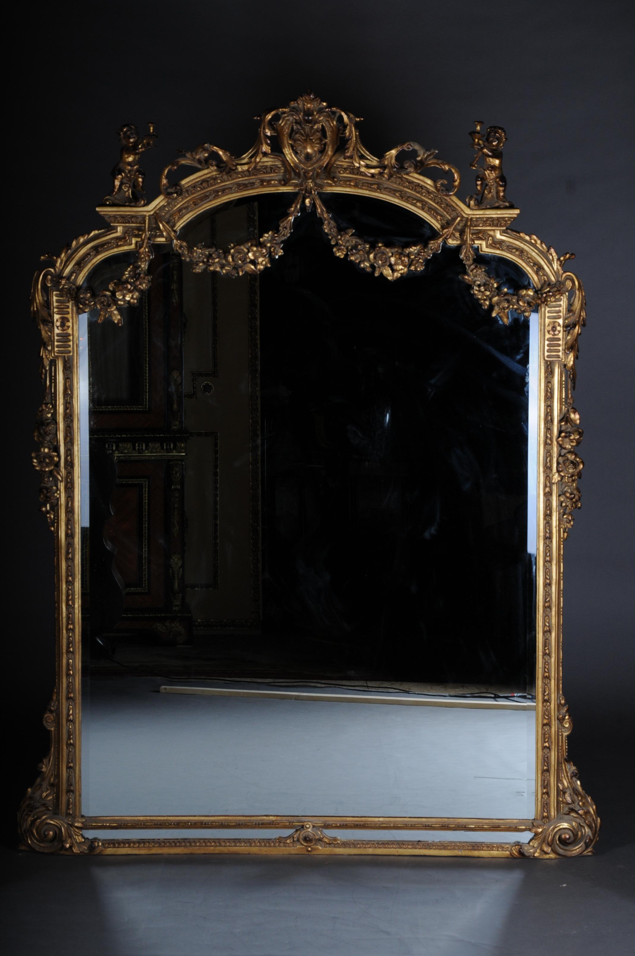 Français Grand miroir sur pied de style Louis XVI en bois de hêtre massif en vente